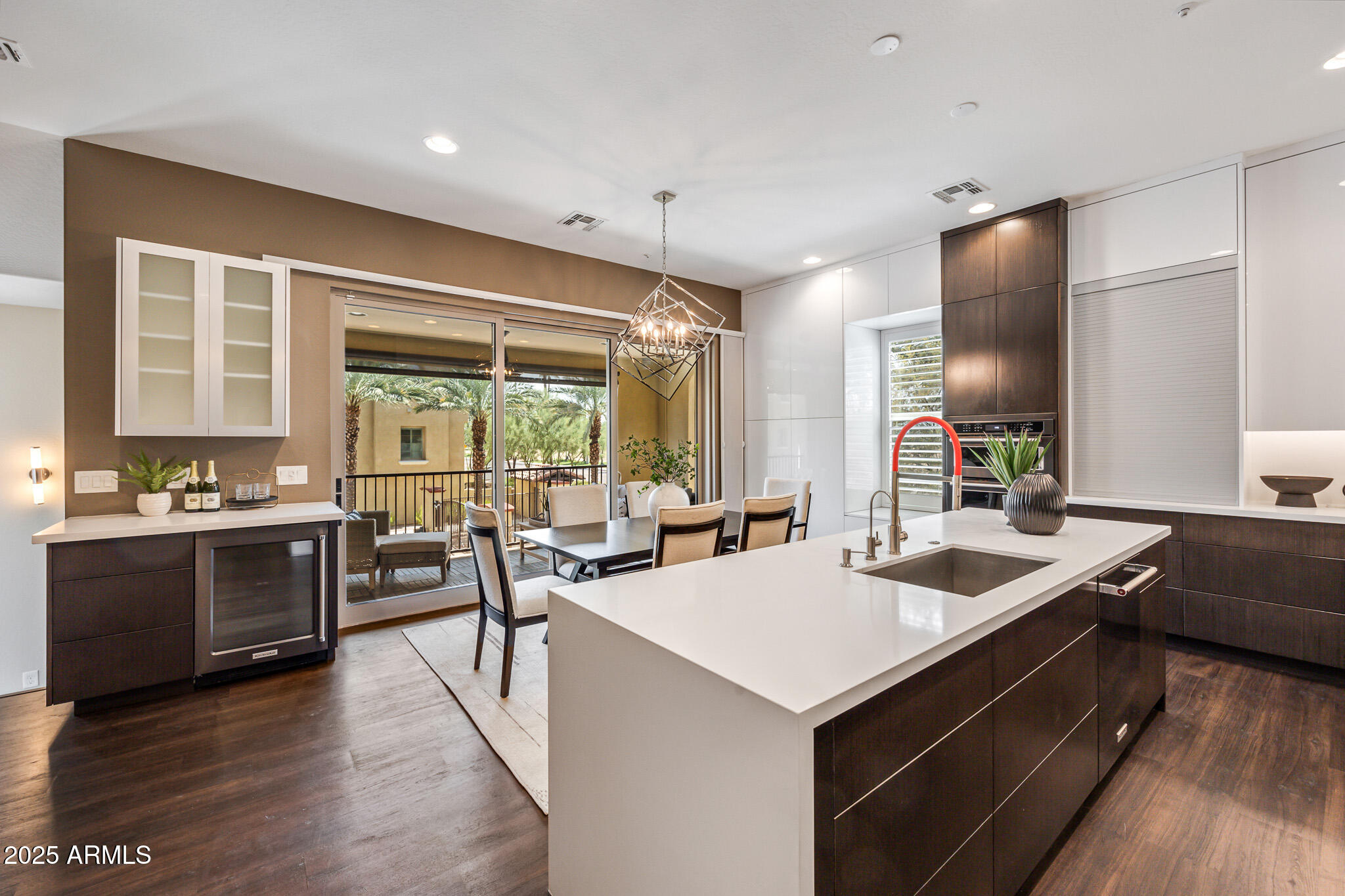 810 N Imperial Place