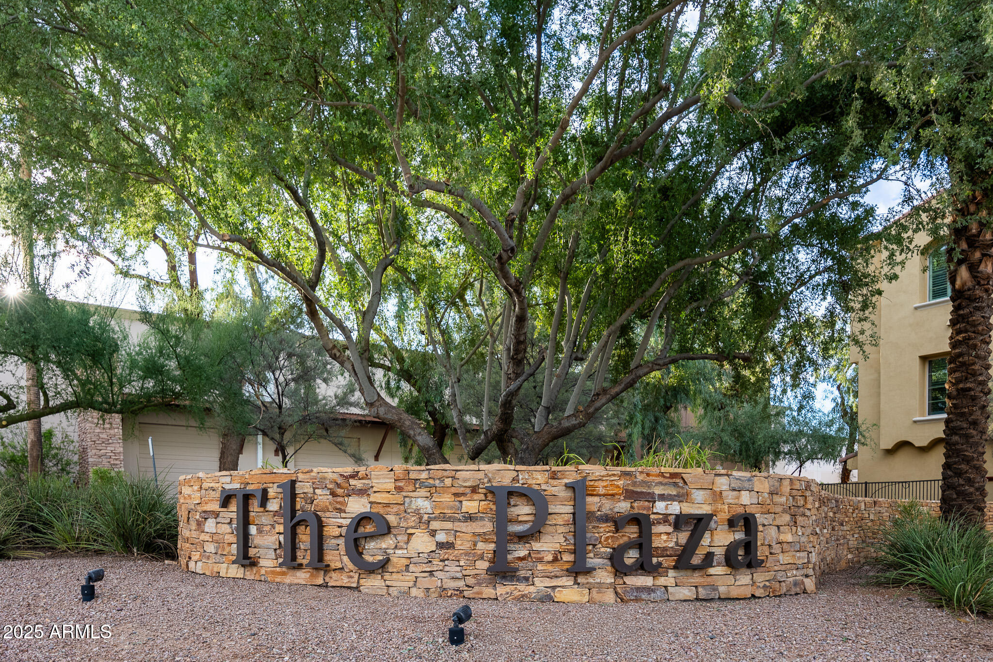 810 N Imperial Place