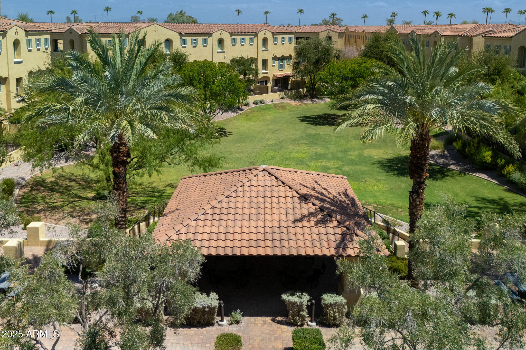 810 N Imperial Place