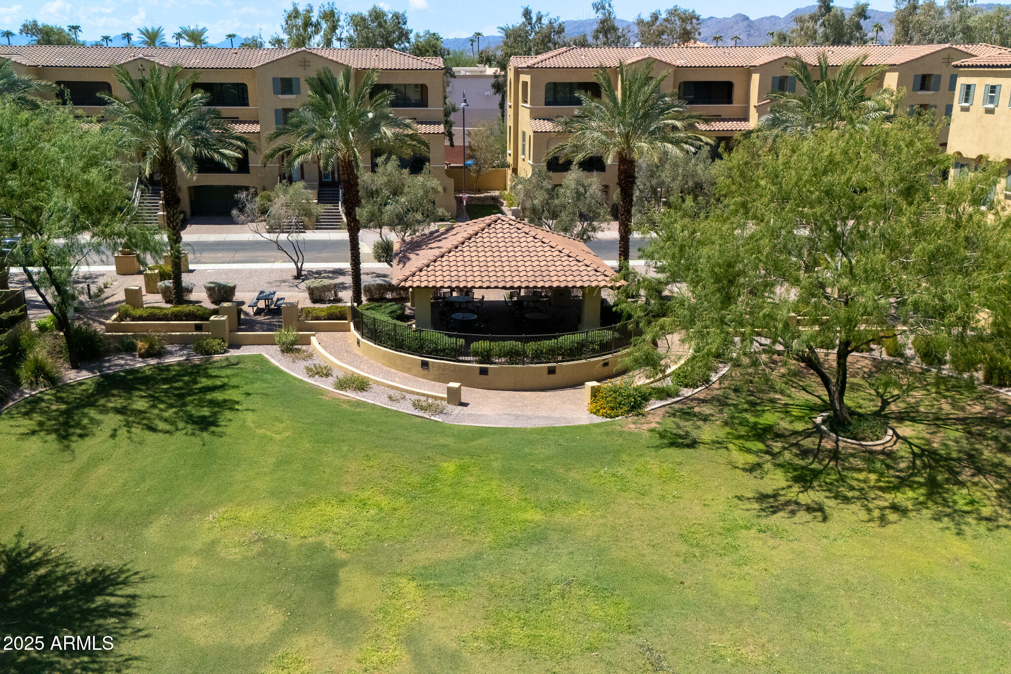 810 N Imperial Place