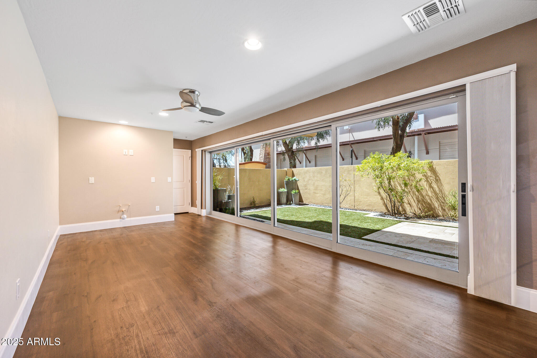810 N Imperial Place
