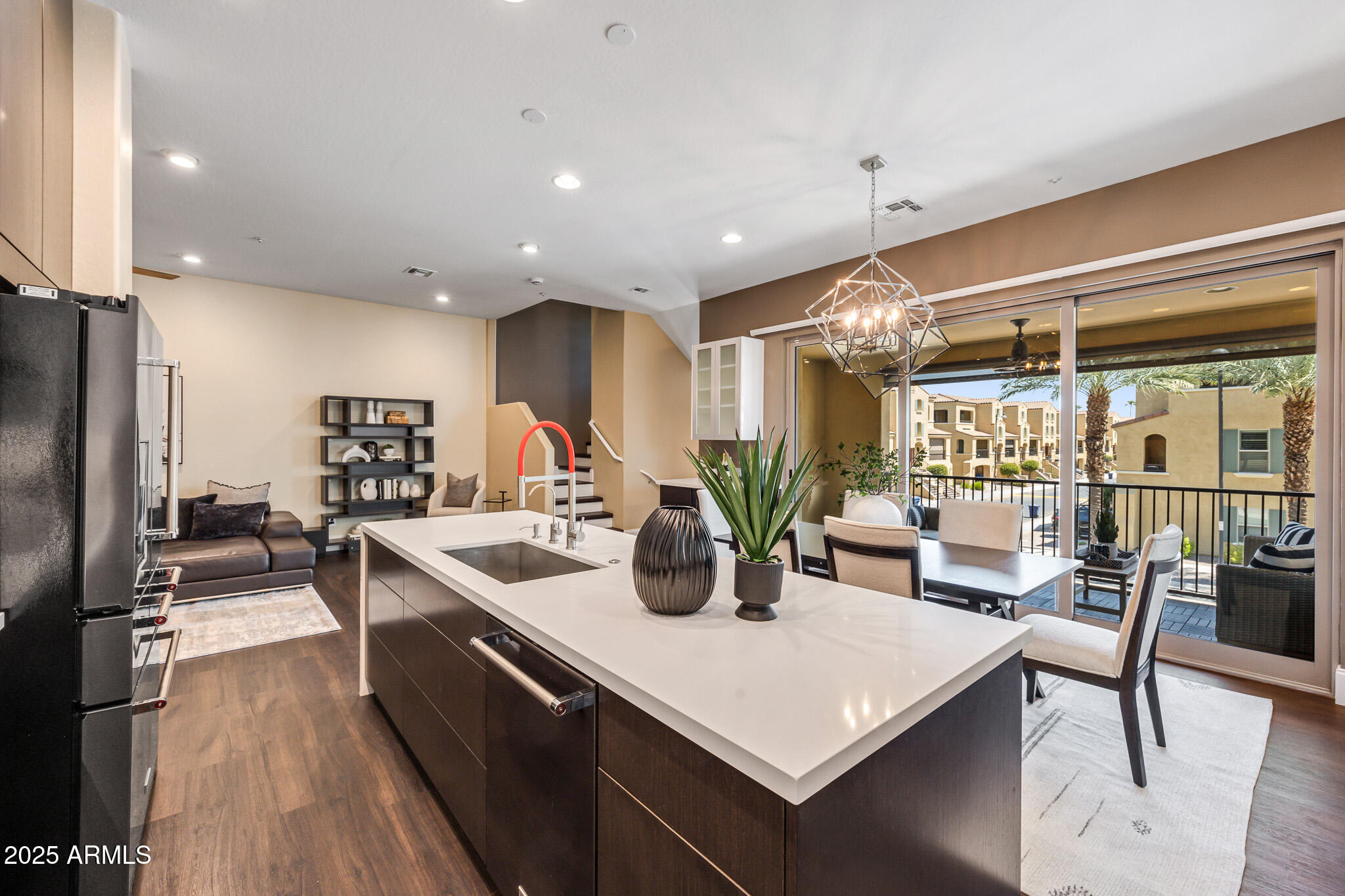 810 N Imperial Place