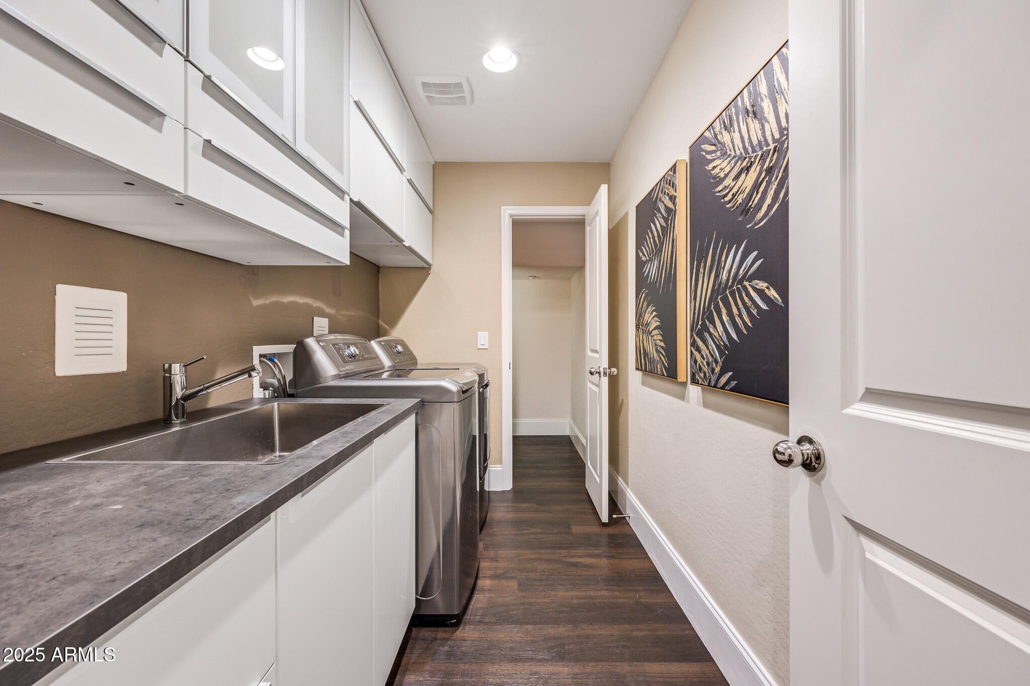 810 N Imperial Place