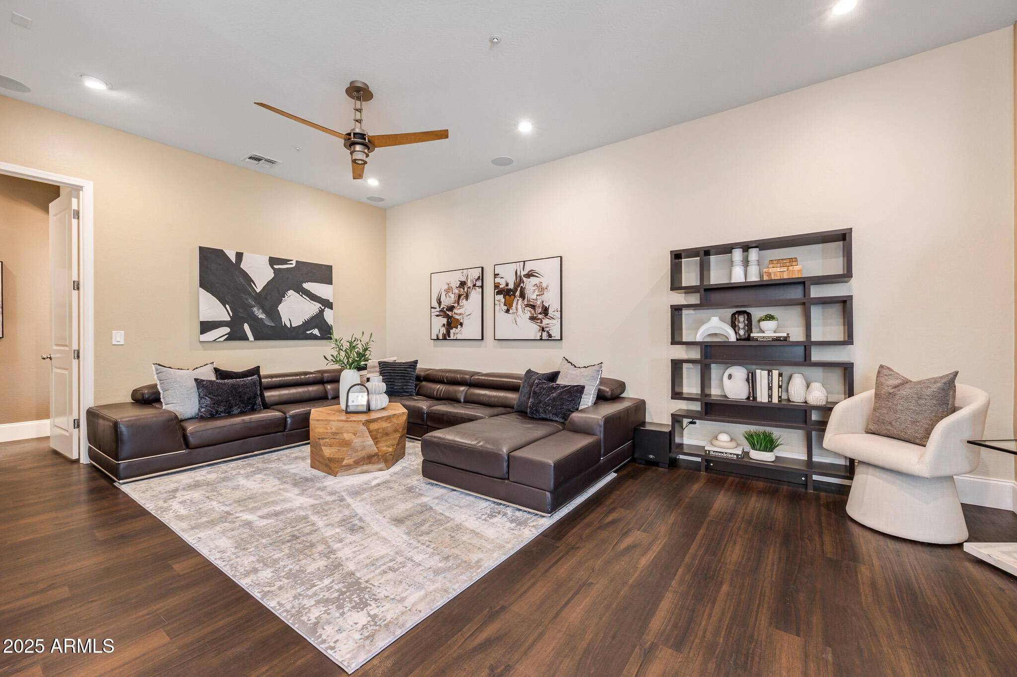 810 N Imperial Place