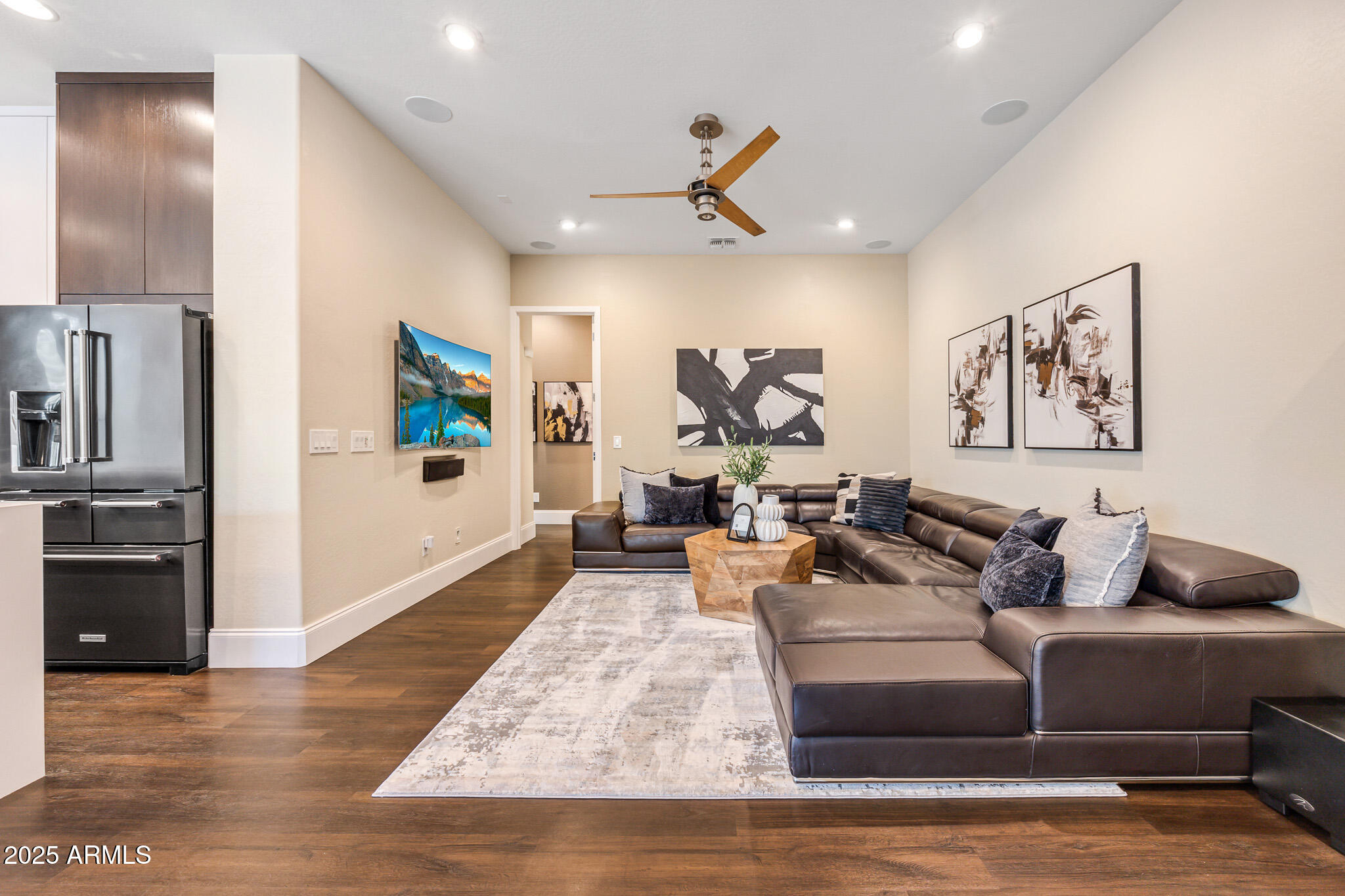 810 N Imperial Place