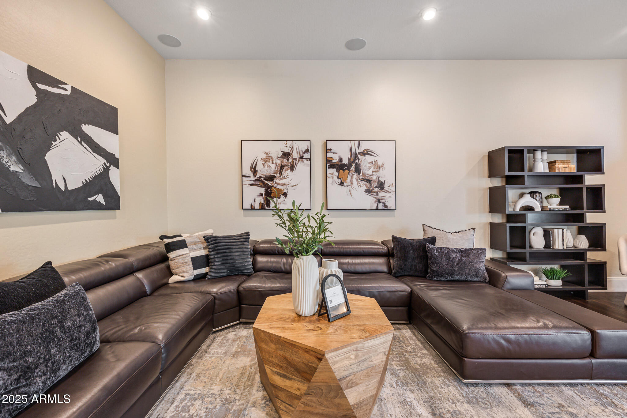 810 N Imperial Place