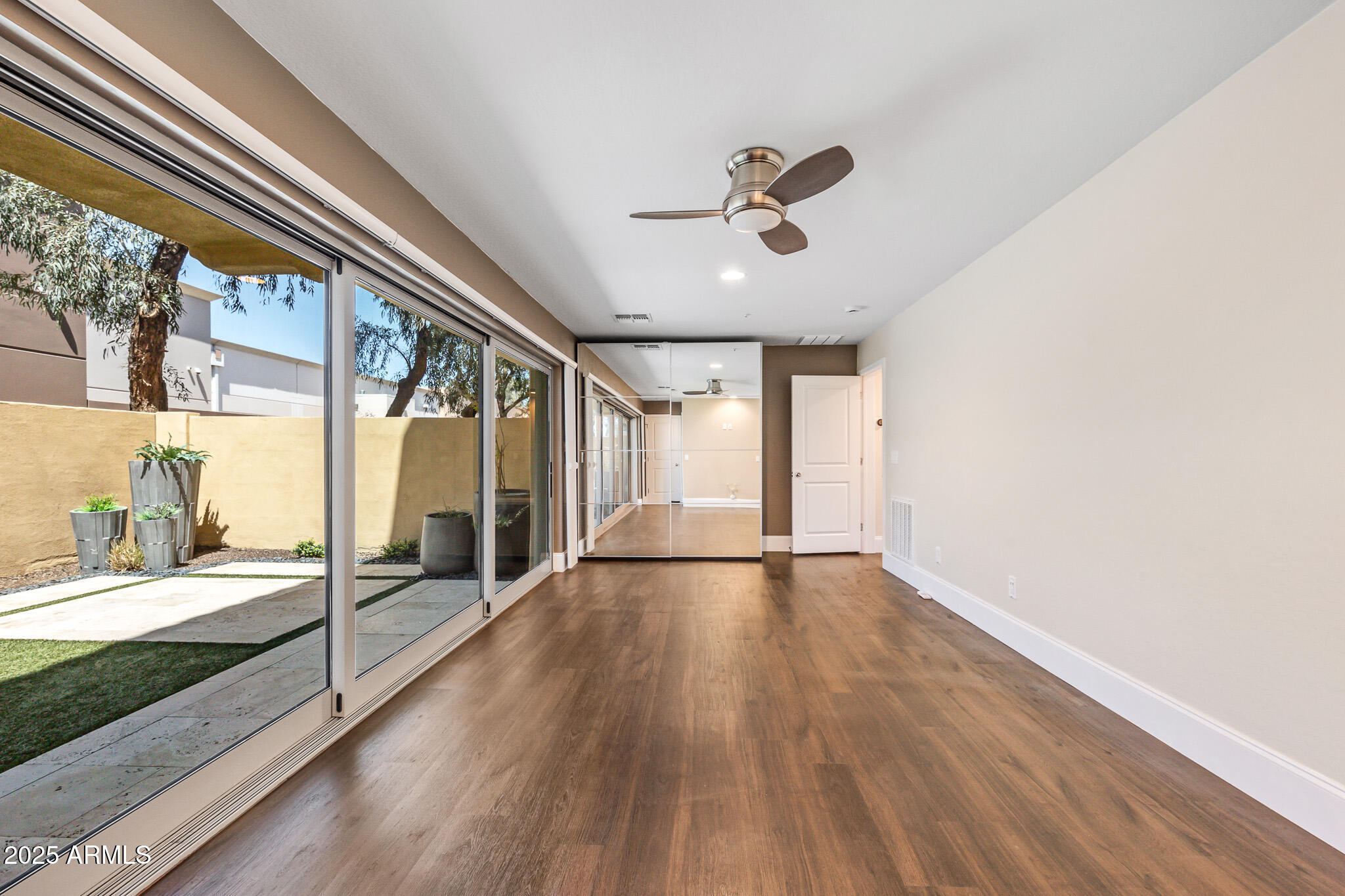 810 N Imperial Place