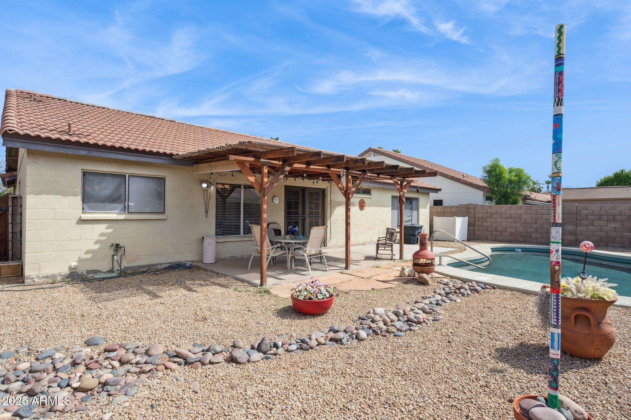 1231 E DOUGLAS Avenue