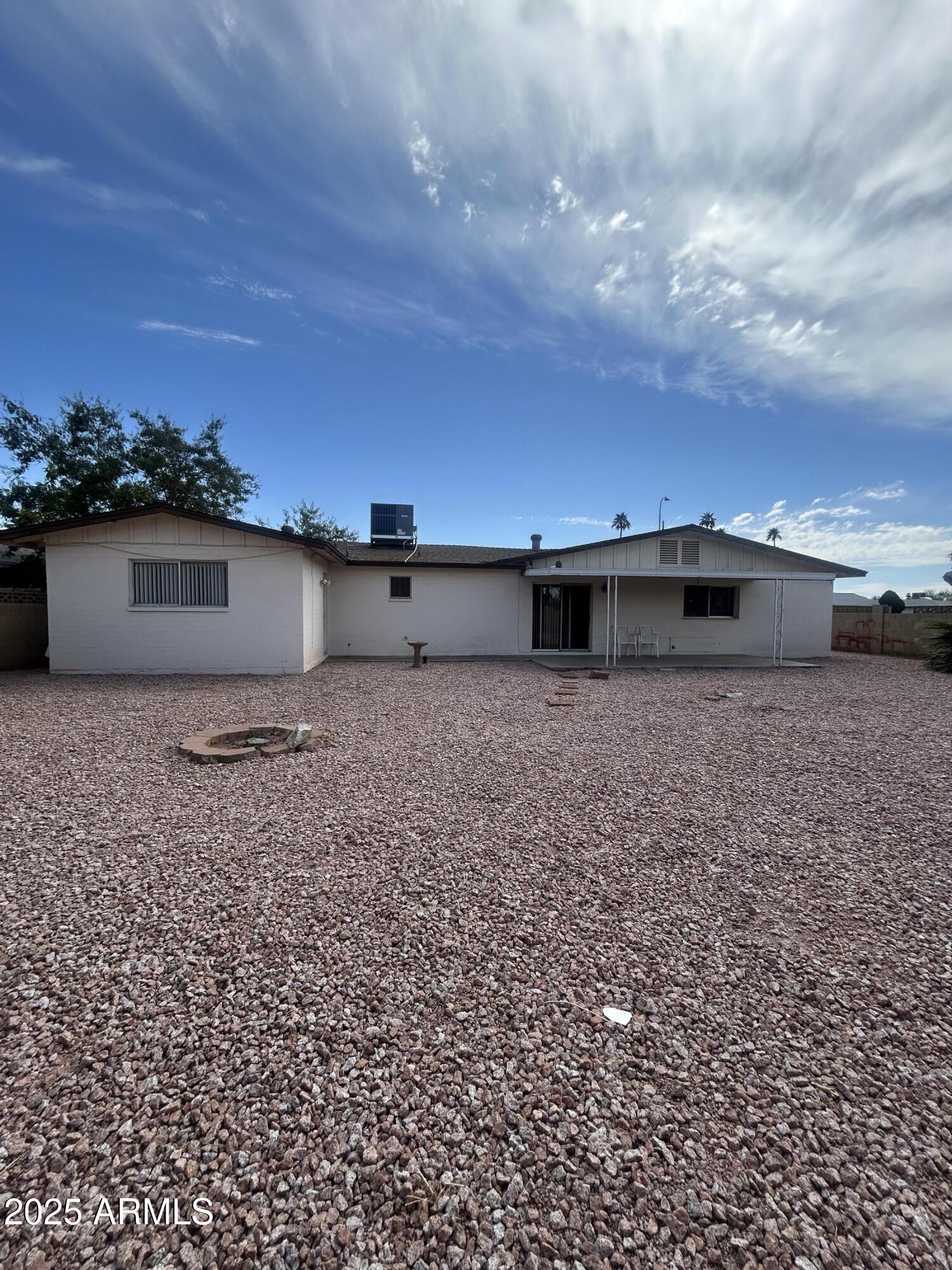 1906 E MINTON Drive