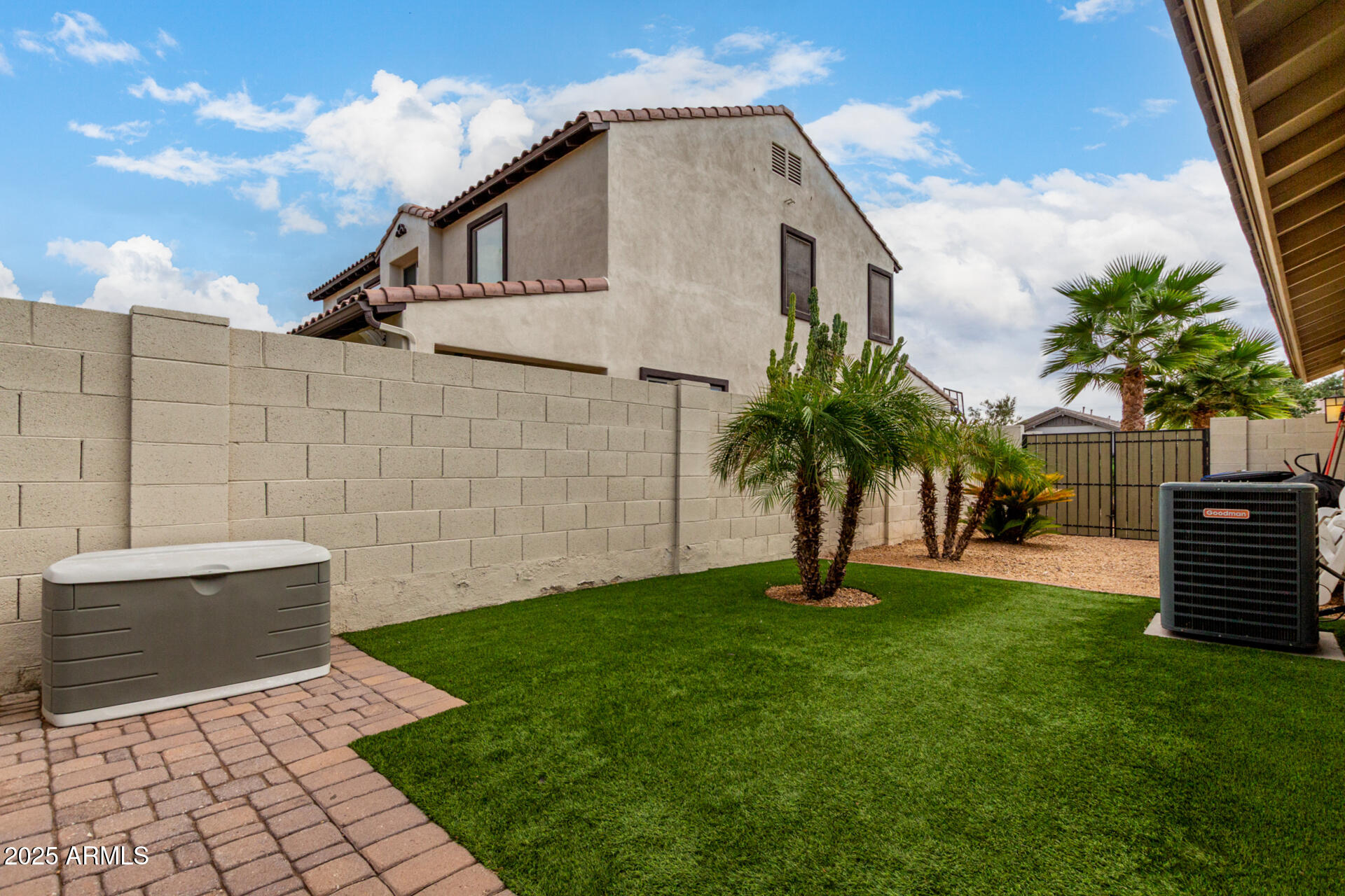 402 W LANTANA Place