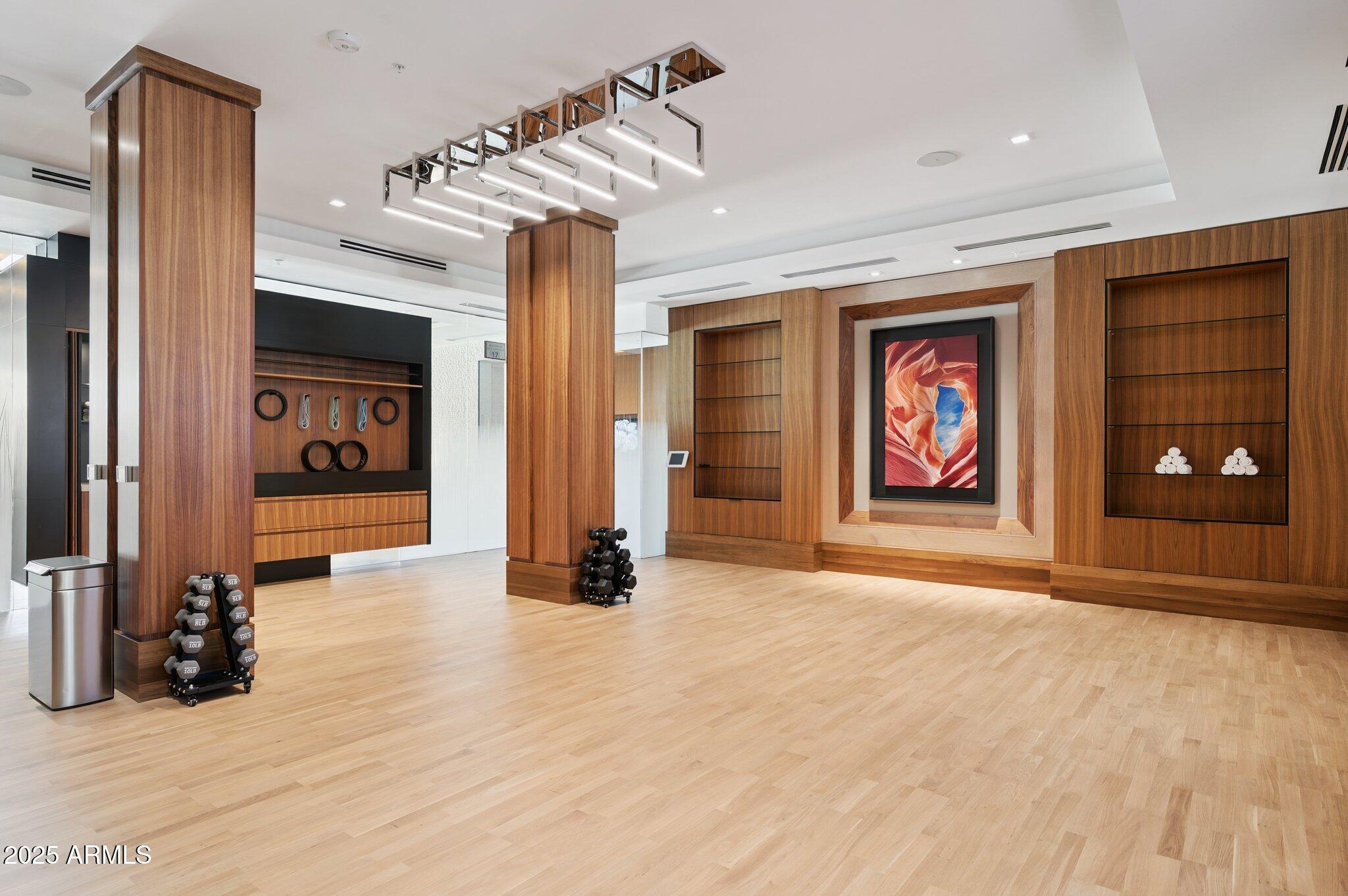 6587 N PALMERAIE Boulevard, 2020