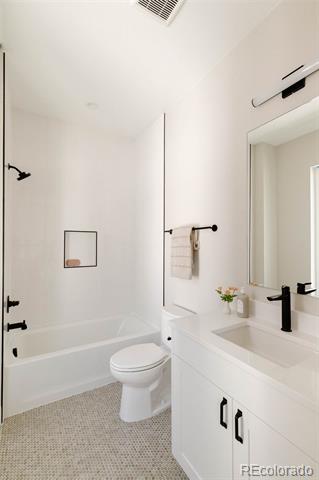 8260 E 36th Avenue Unit: 31