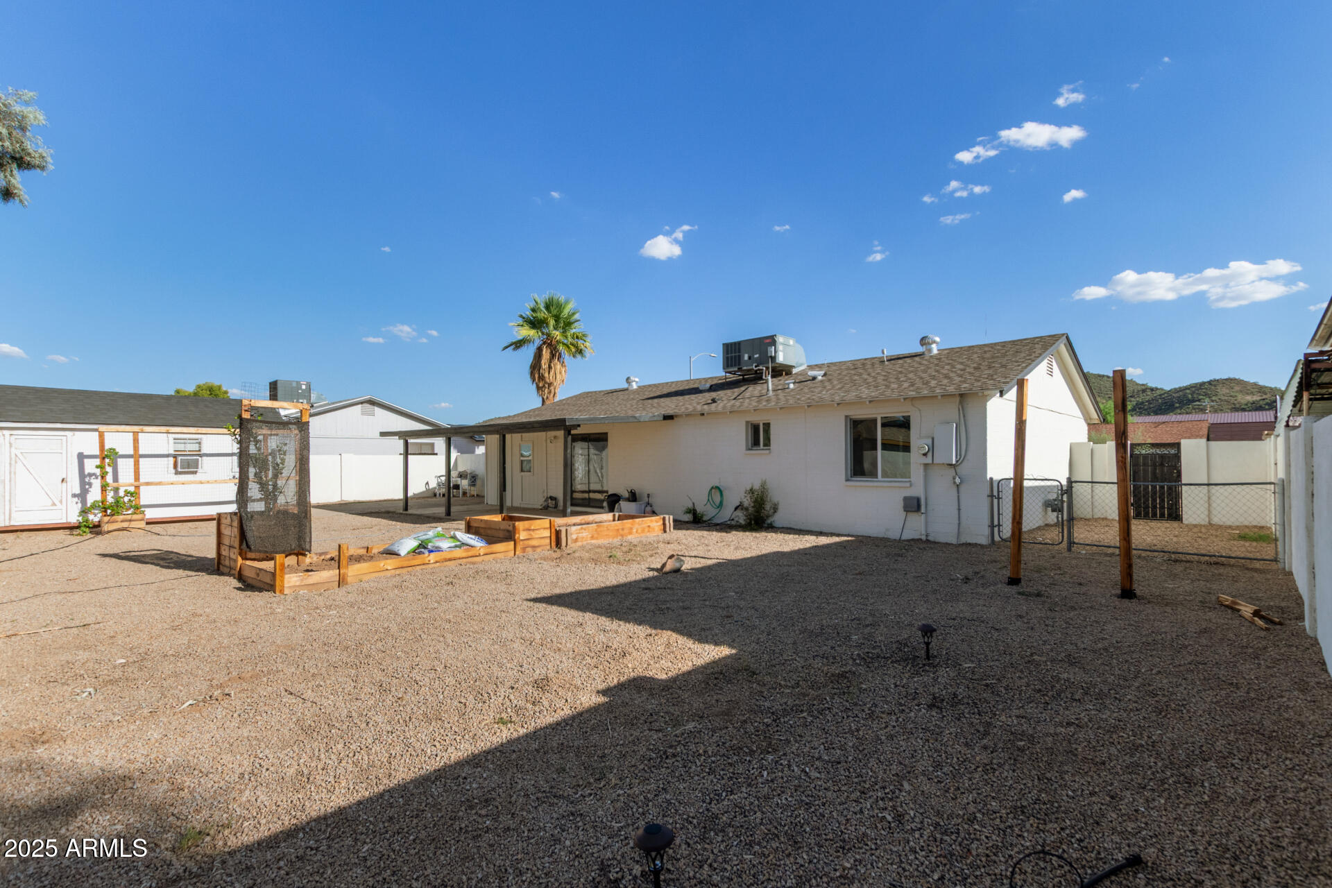 1724 W VOLTAIRE Avenue