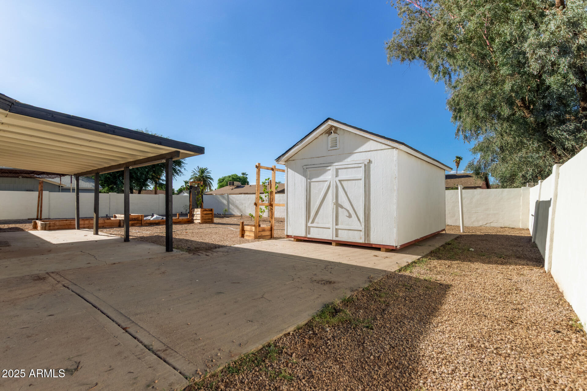 1724 W VOLTAIRE Avenue
