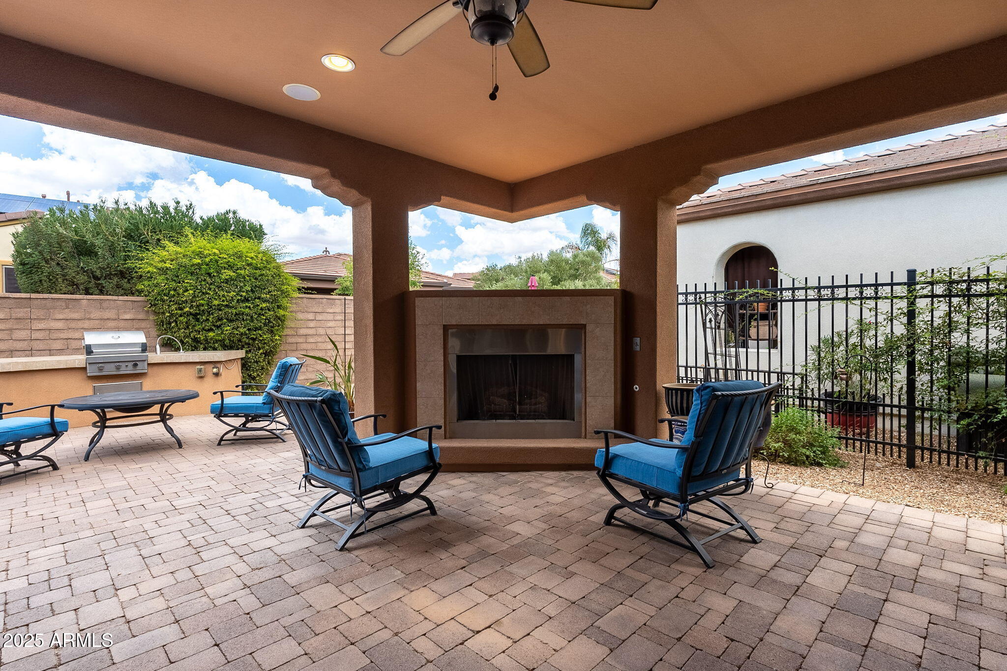 1518 E COPPER Hollow