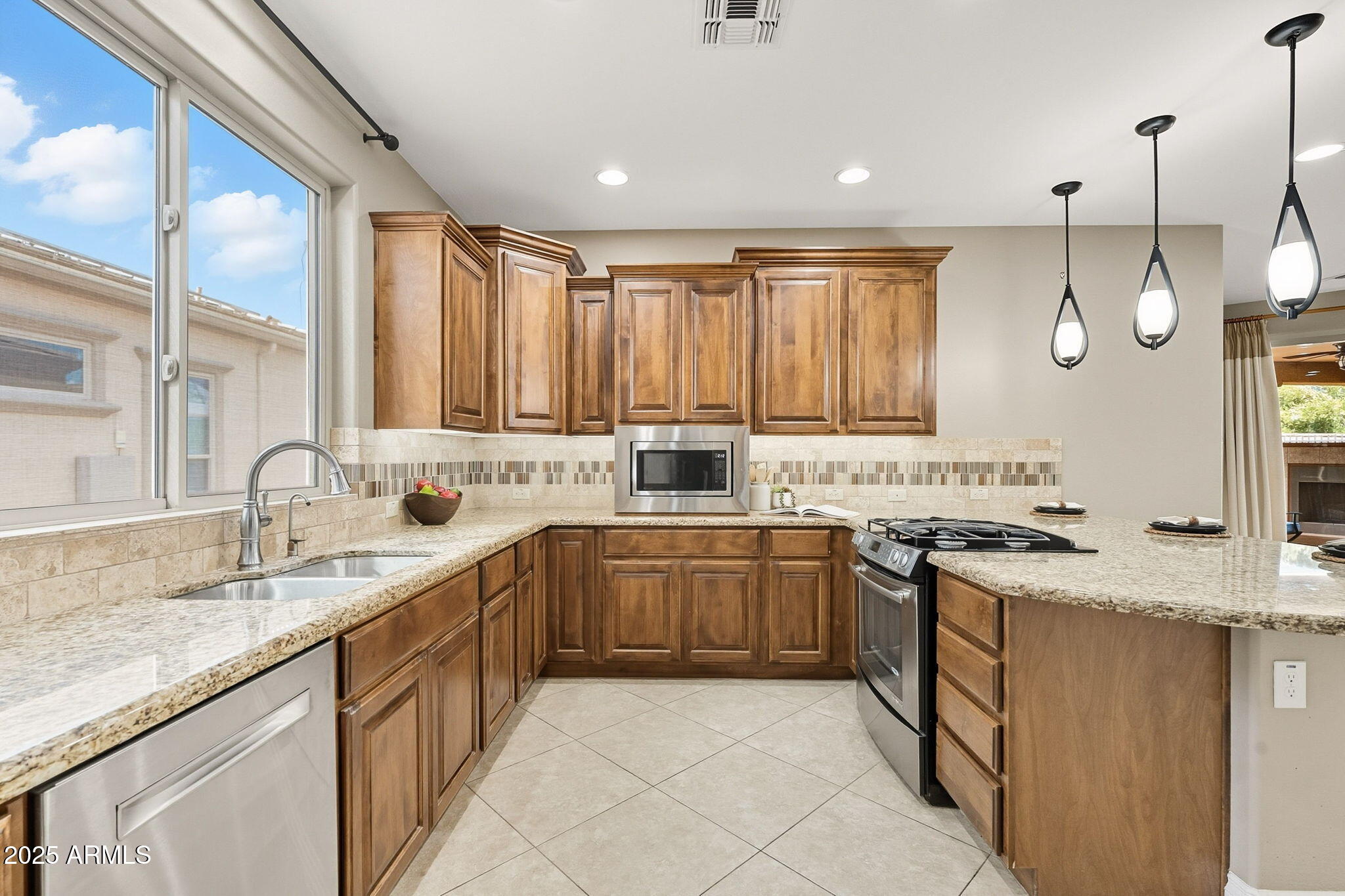 1518 E COPPER Hollow