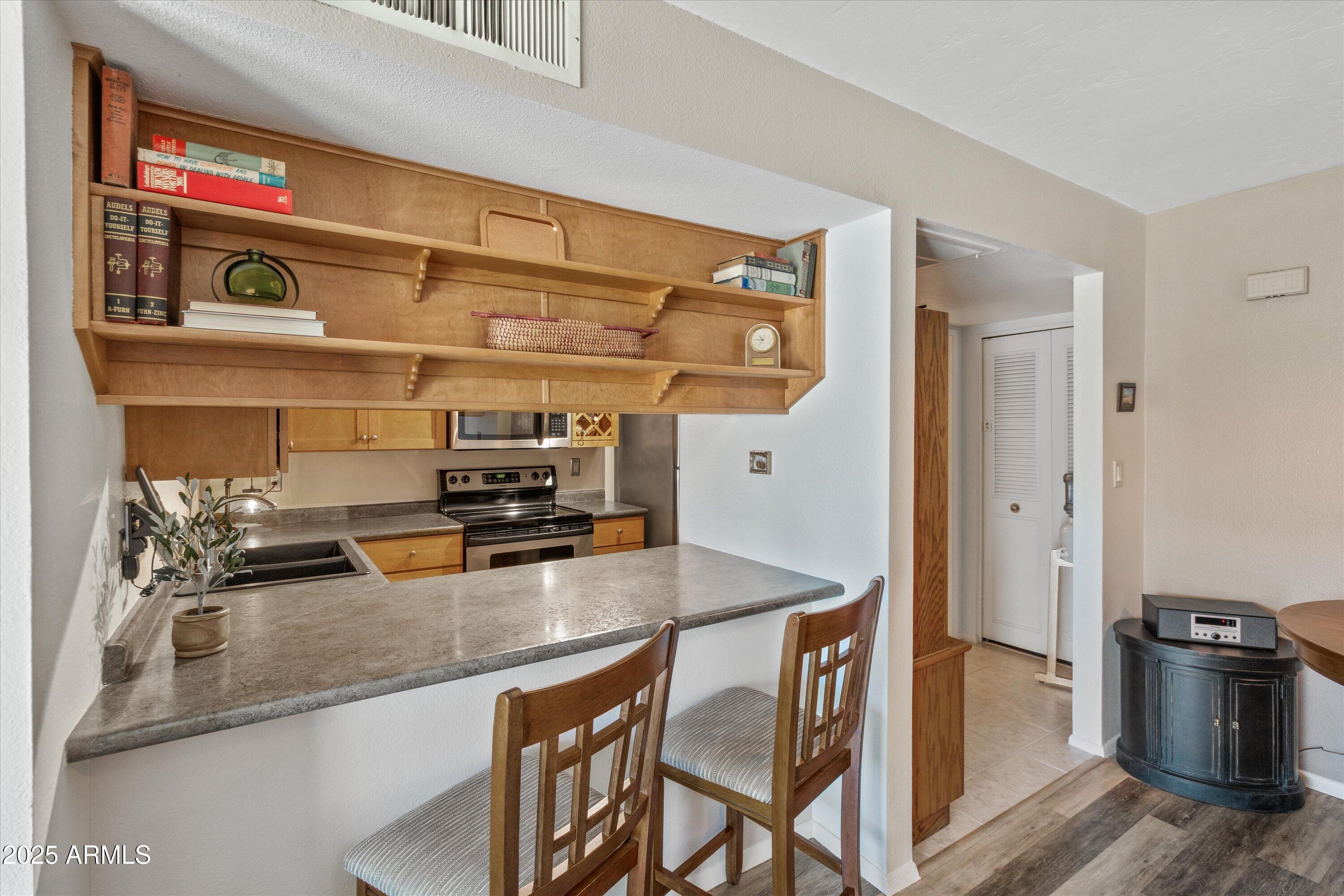 6810 S SNYDER Lane