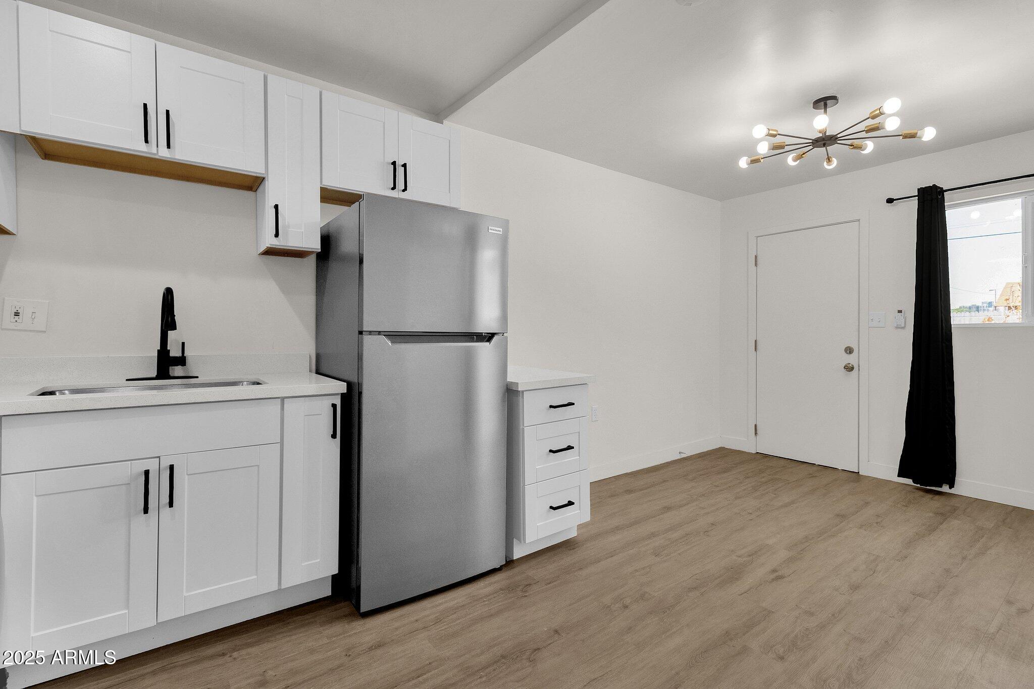 325 N 17TH Drive