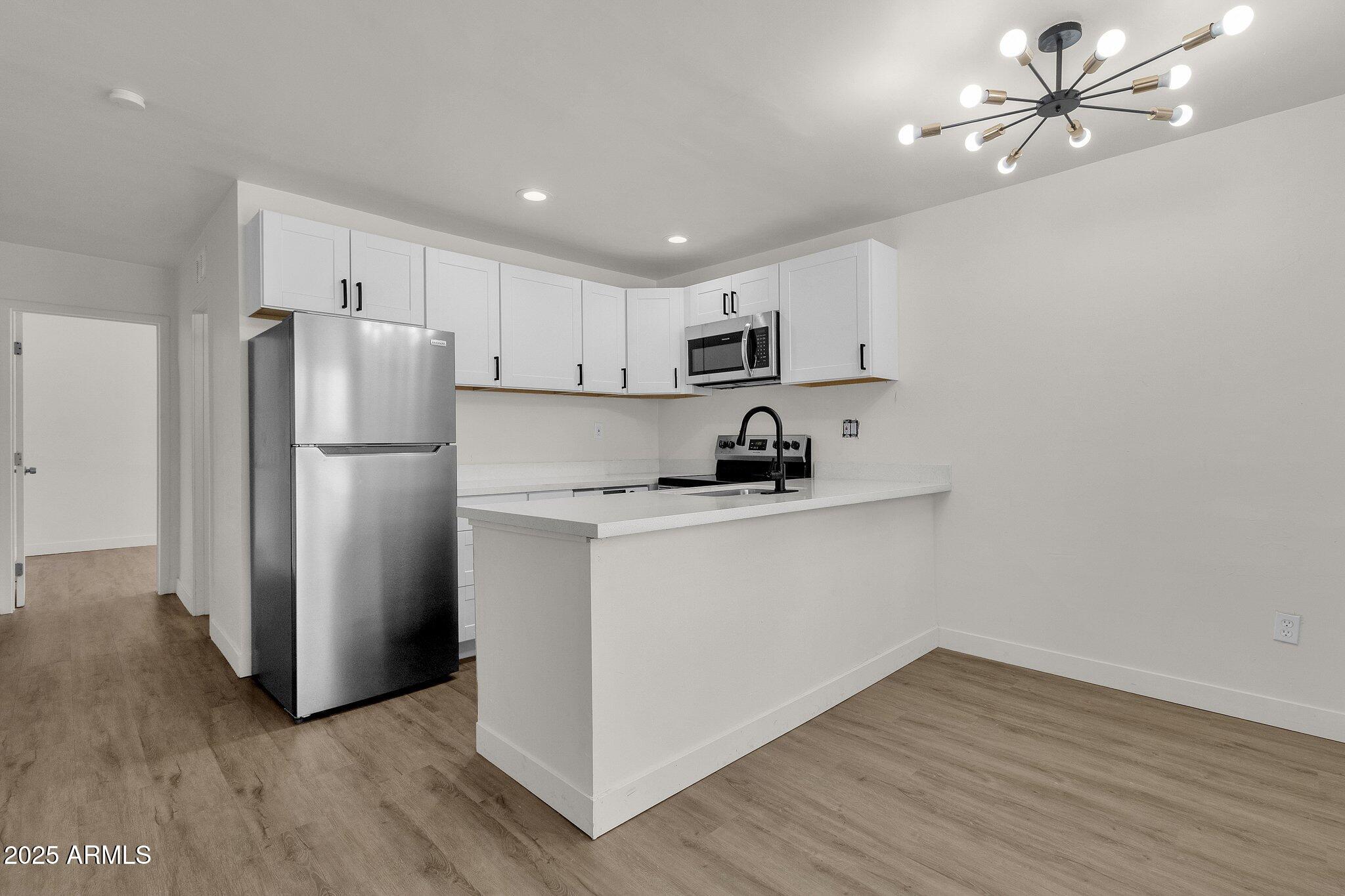 325 N 17TH Drive