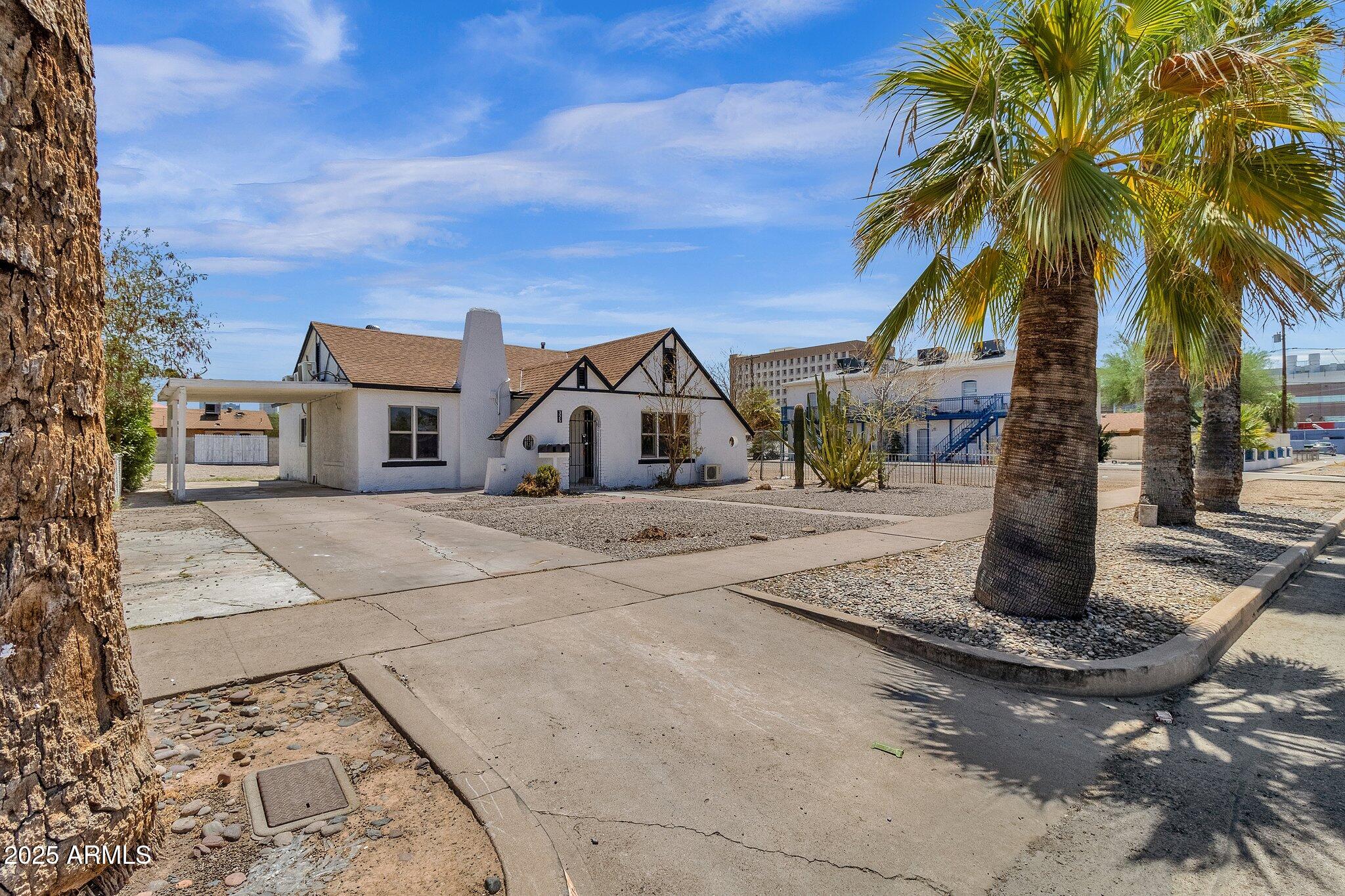 325 N 17TH Drive