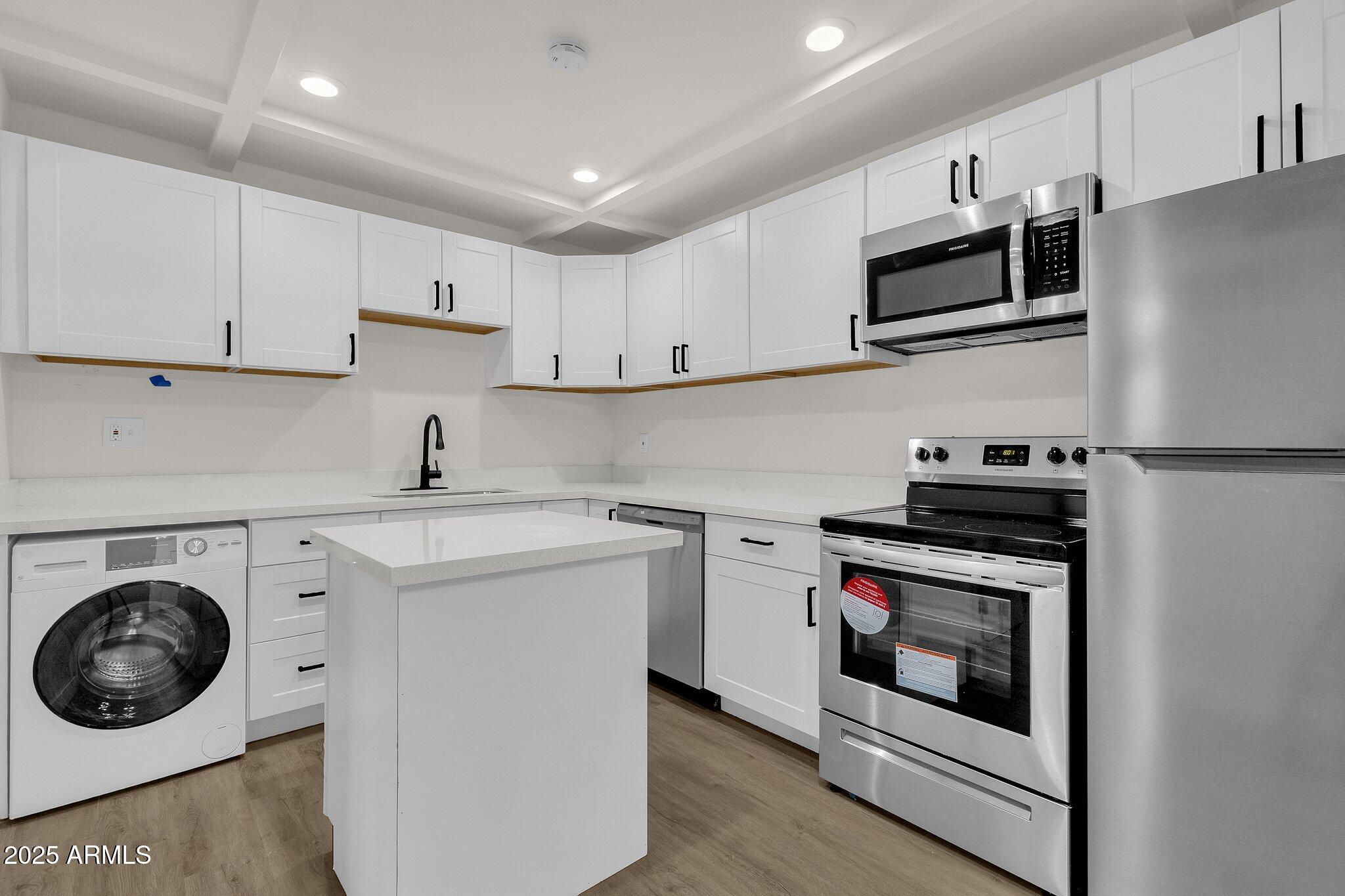 325 N 17TH Drive