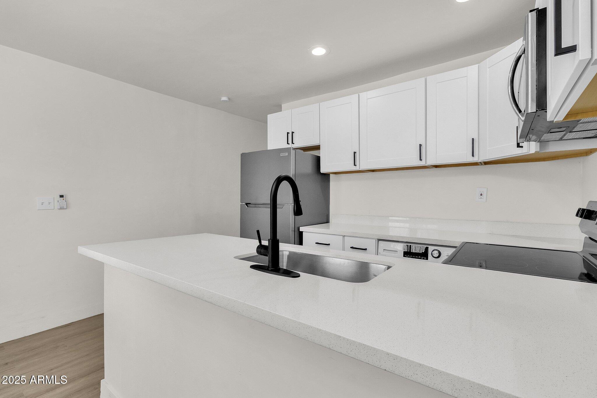 325 N 17TH Drive