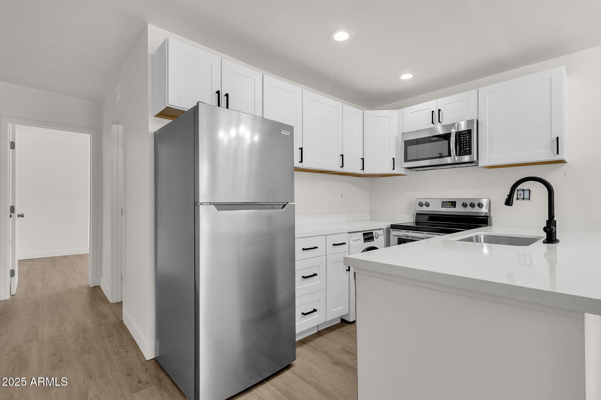 325 N 17TH Drive