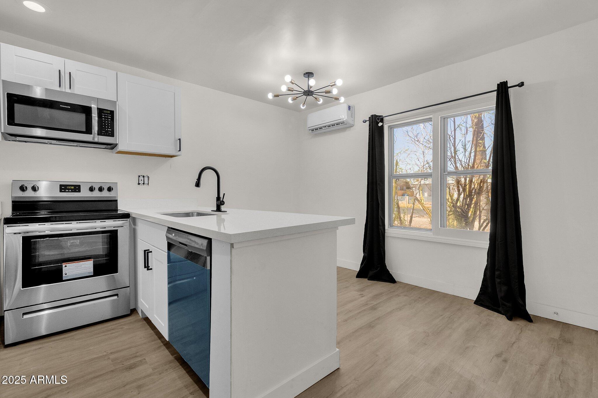325 N 17TH Drive