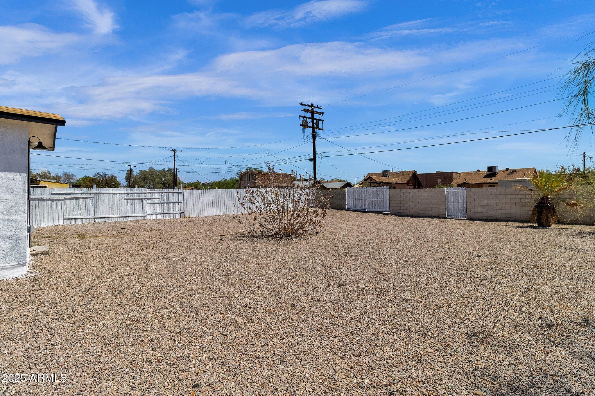 325 N 17TH Drive