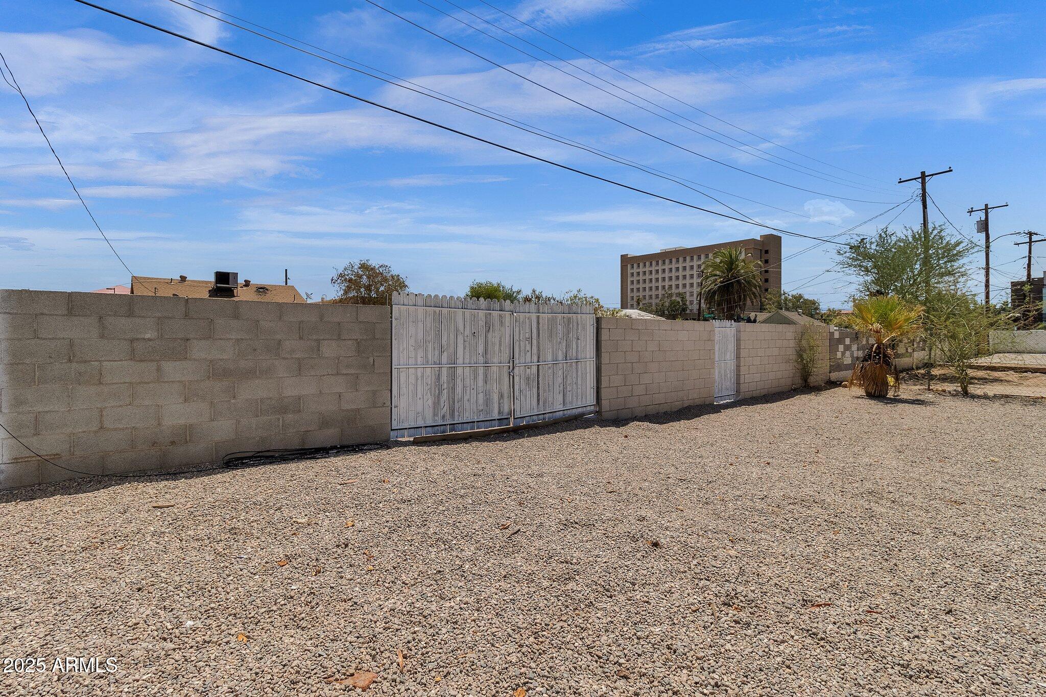325 N 17TH Drive
