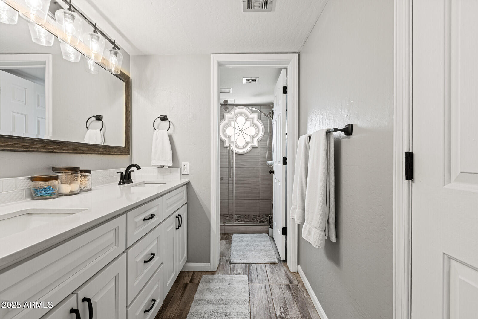 7800 E LINCOLN Drive, 1096