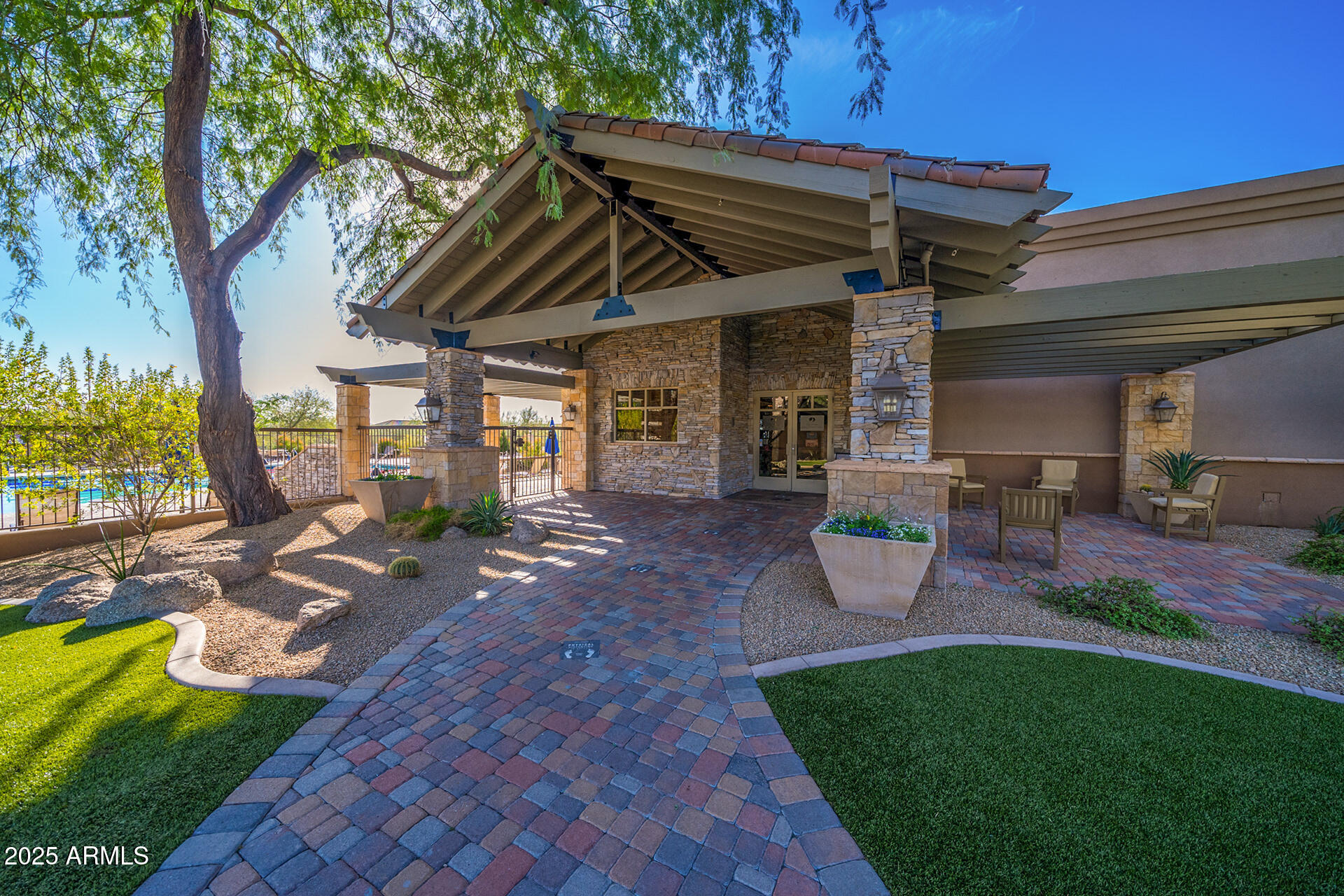 4037 N PINNACLE HILLS Circle