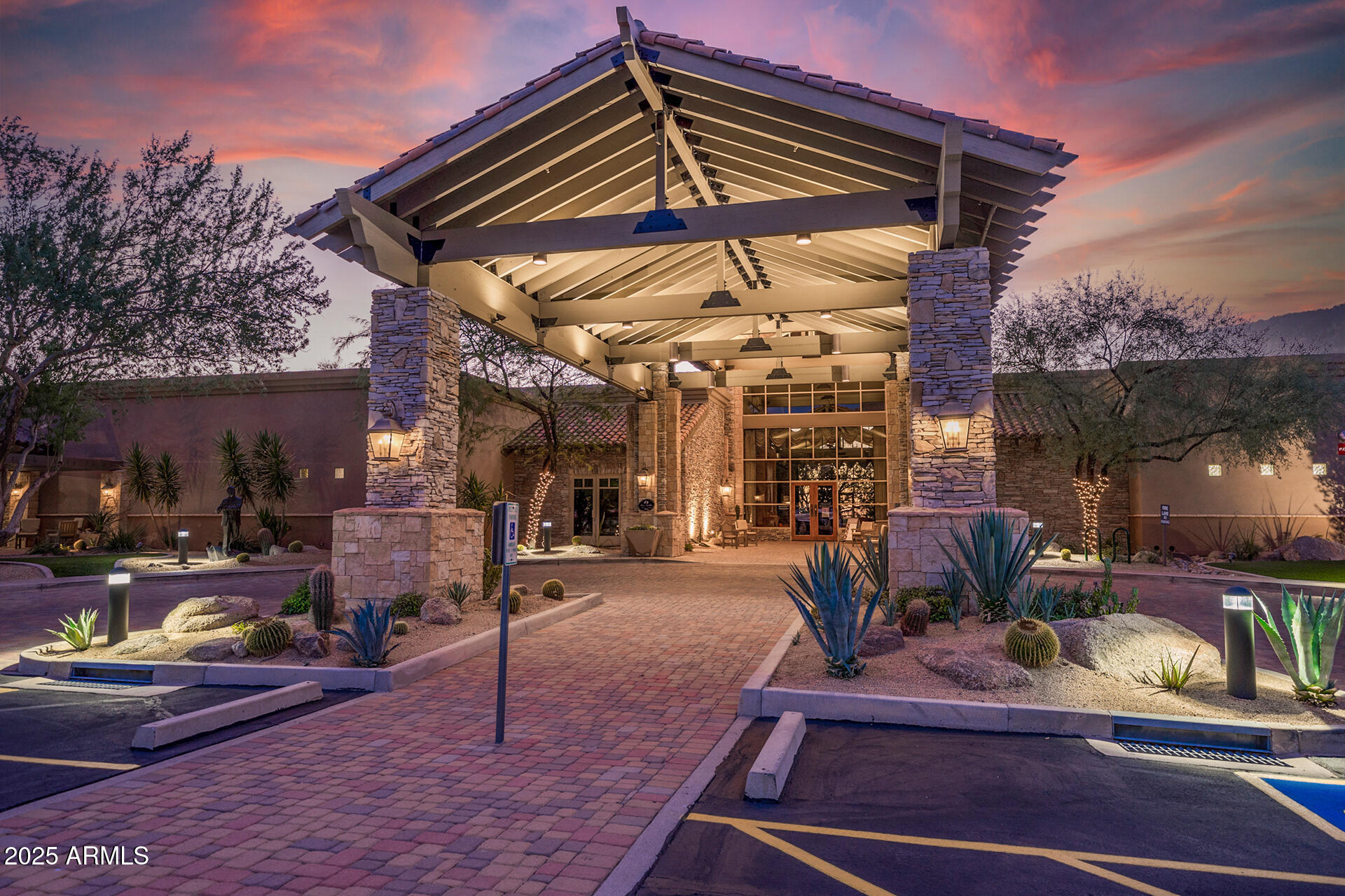 4037 N PINNACLE HILLS Circle