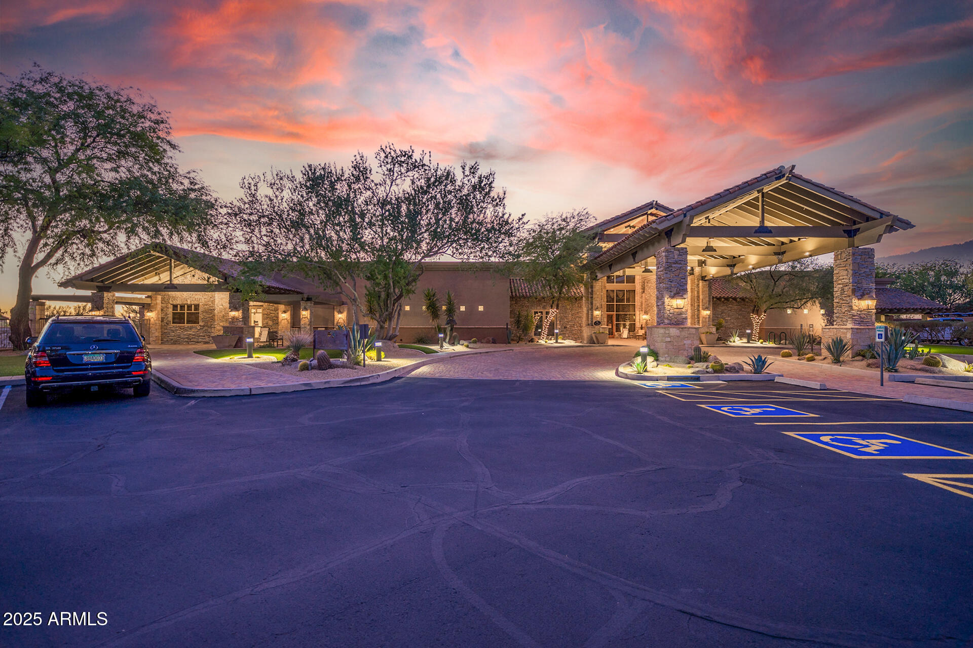 4037 N PINNACLE HILLS Circle