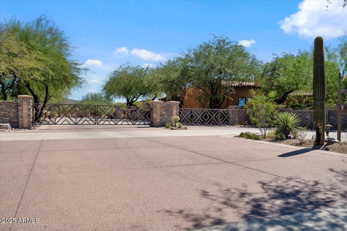 4037 N PINNACLE HILLS Circle