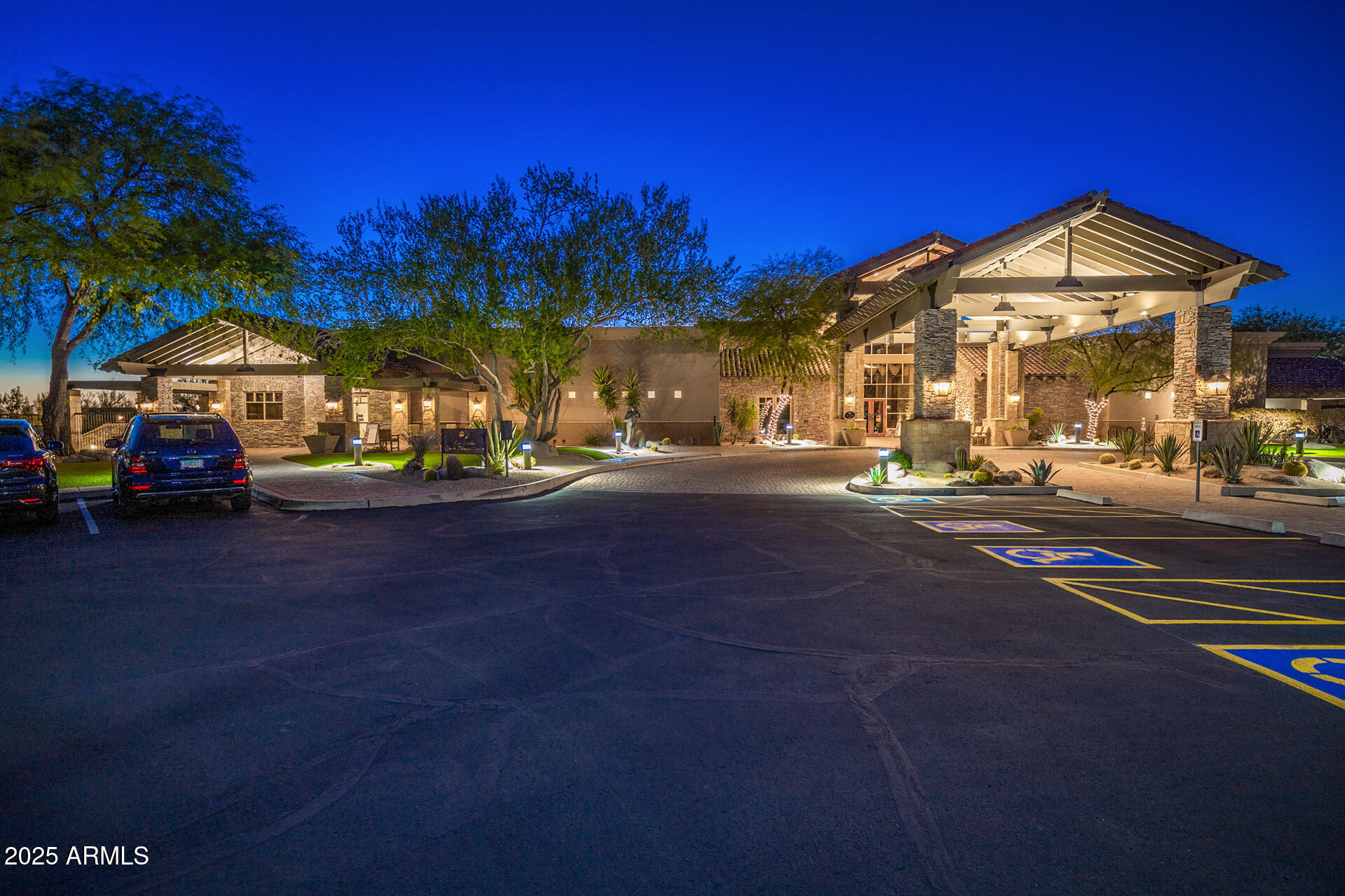 4037 N PINNACLE HILLS Circle