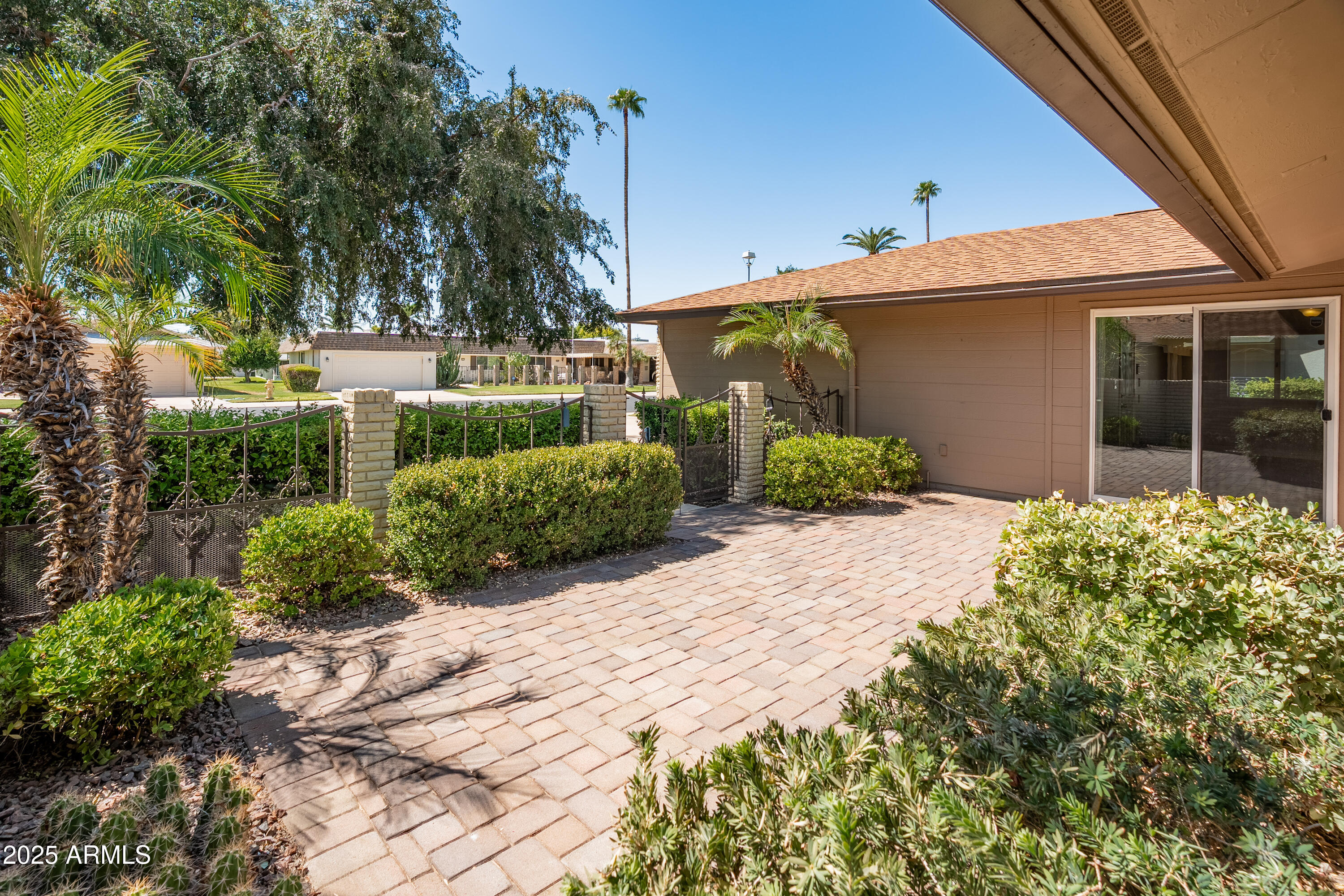 10116 W BOLIVAR Drive