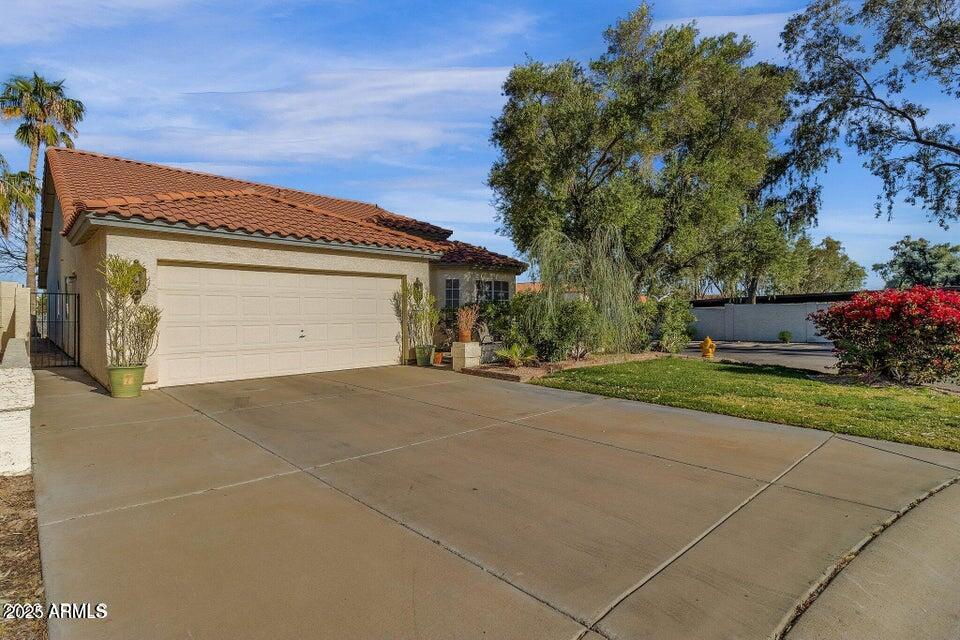 4932 E MONTE Way