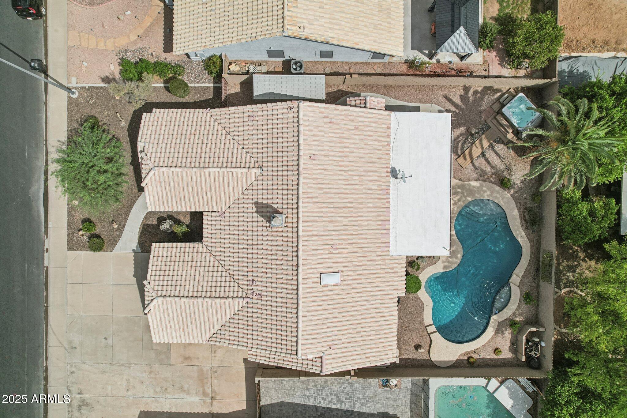 813 E SAN REMO Avenue