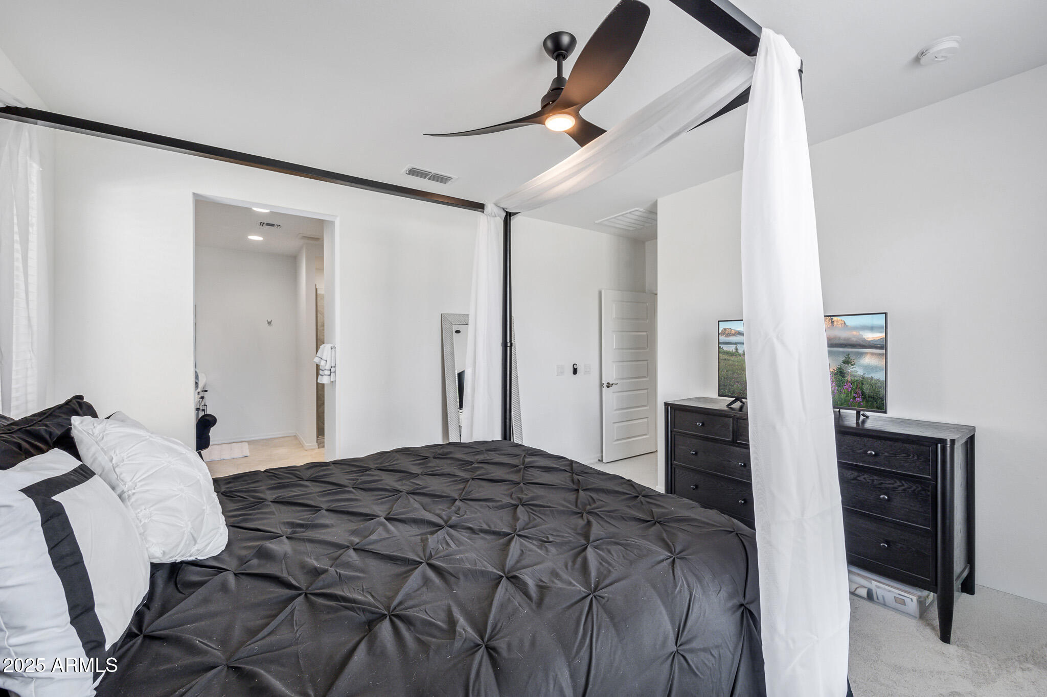 1304 W Desert Hills Drive