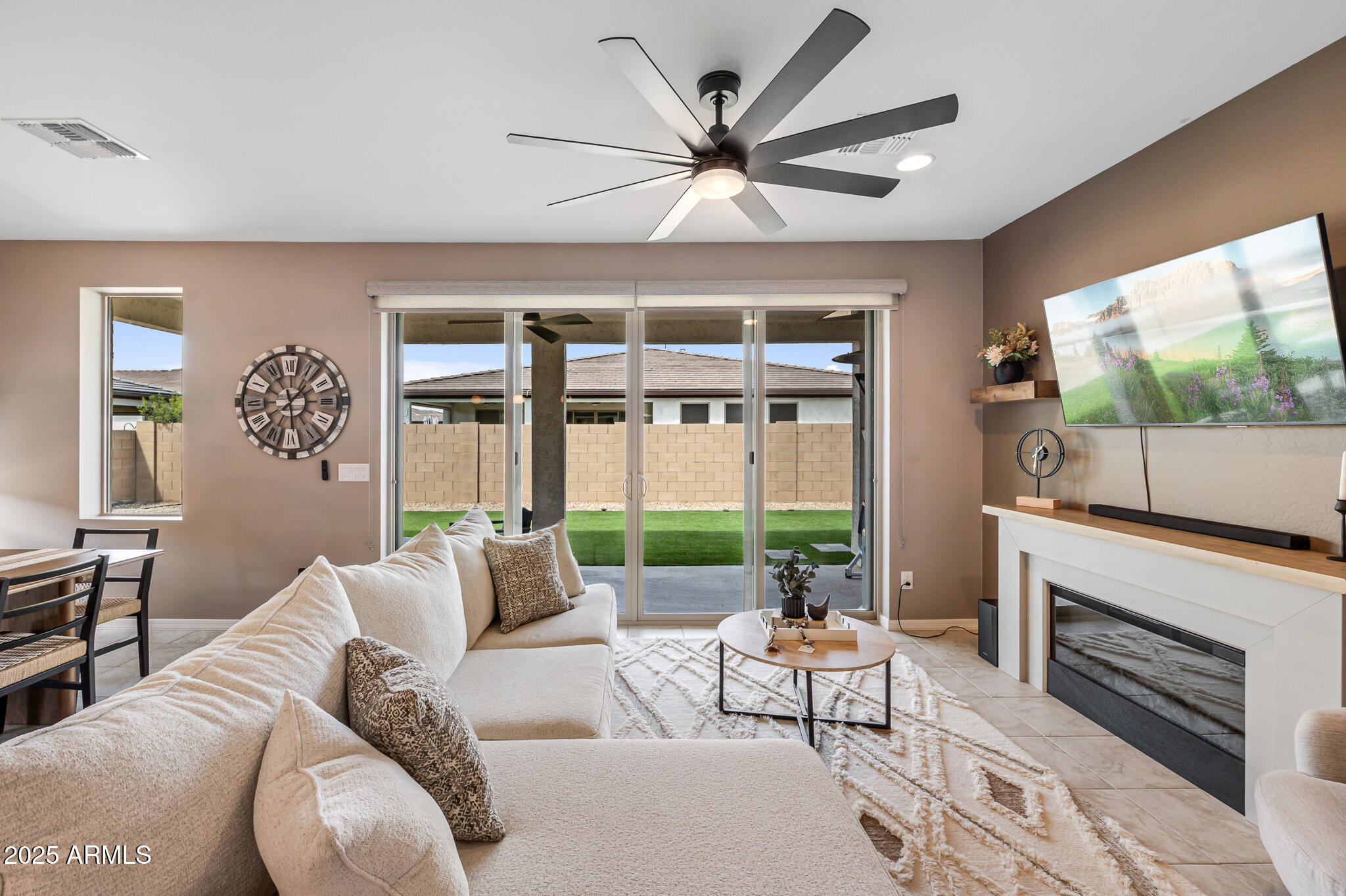 1304 W Desert Hills Drive