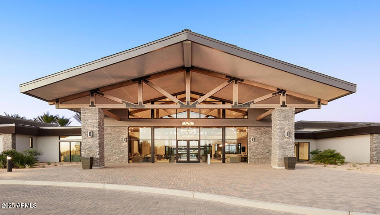 1304 W Desert Hills Drive