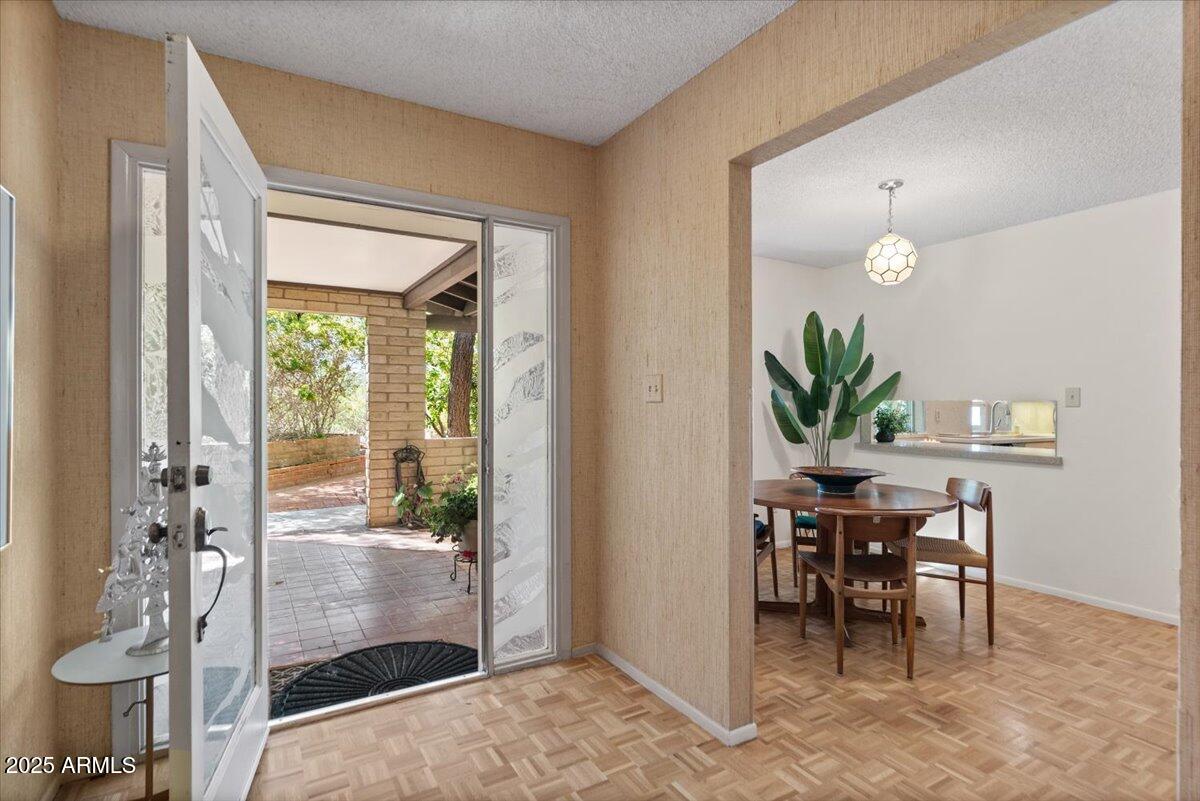 5410 E VERNON Avenue