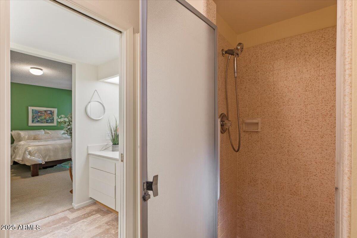 5410 E VERNON Avenue