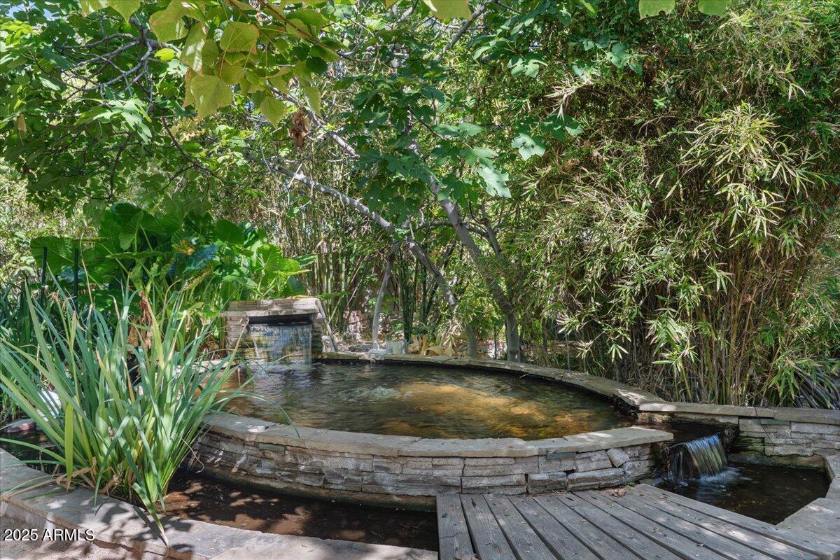 5410 E VERNON Avenue