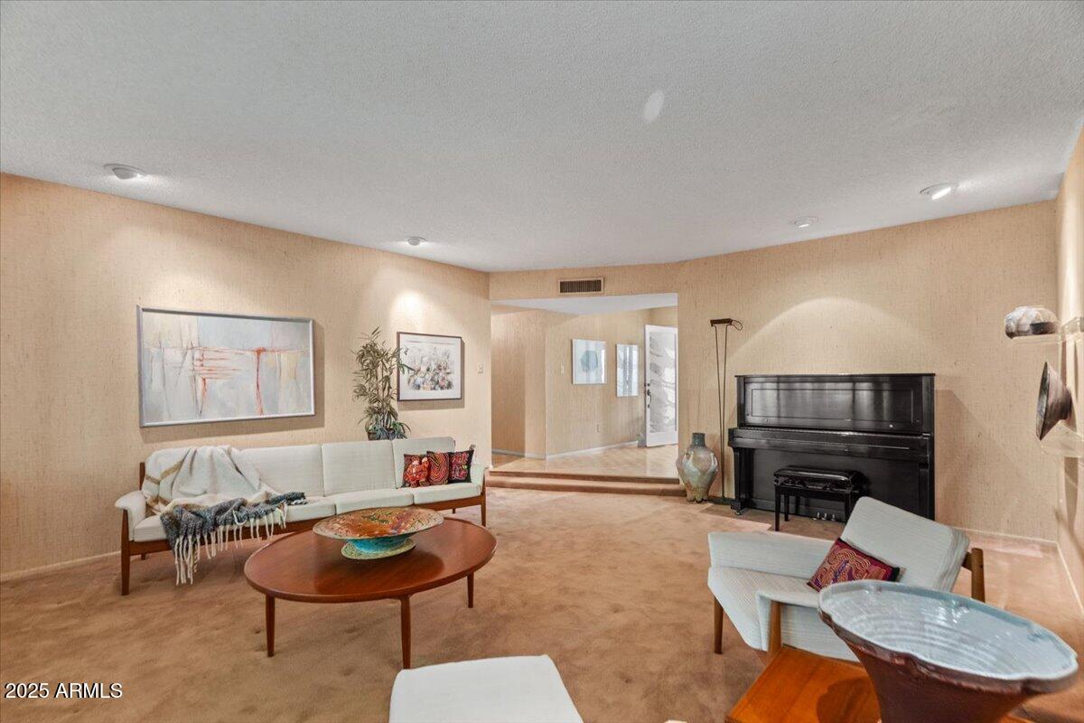 5410 E VERNON Avenue