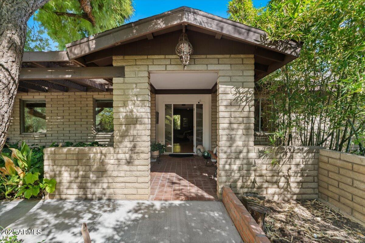 5410 E VERNON Avenue