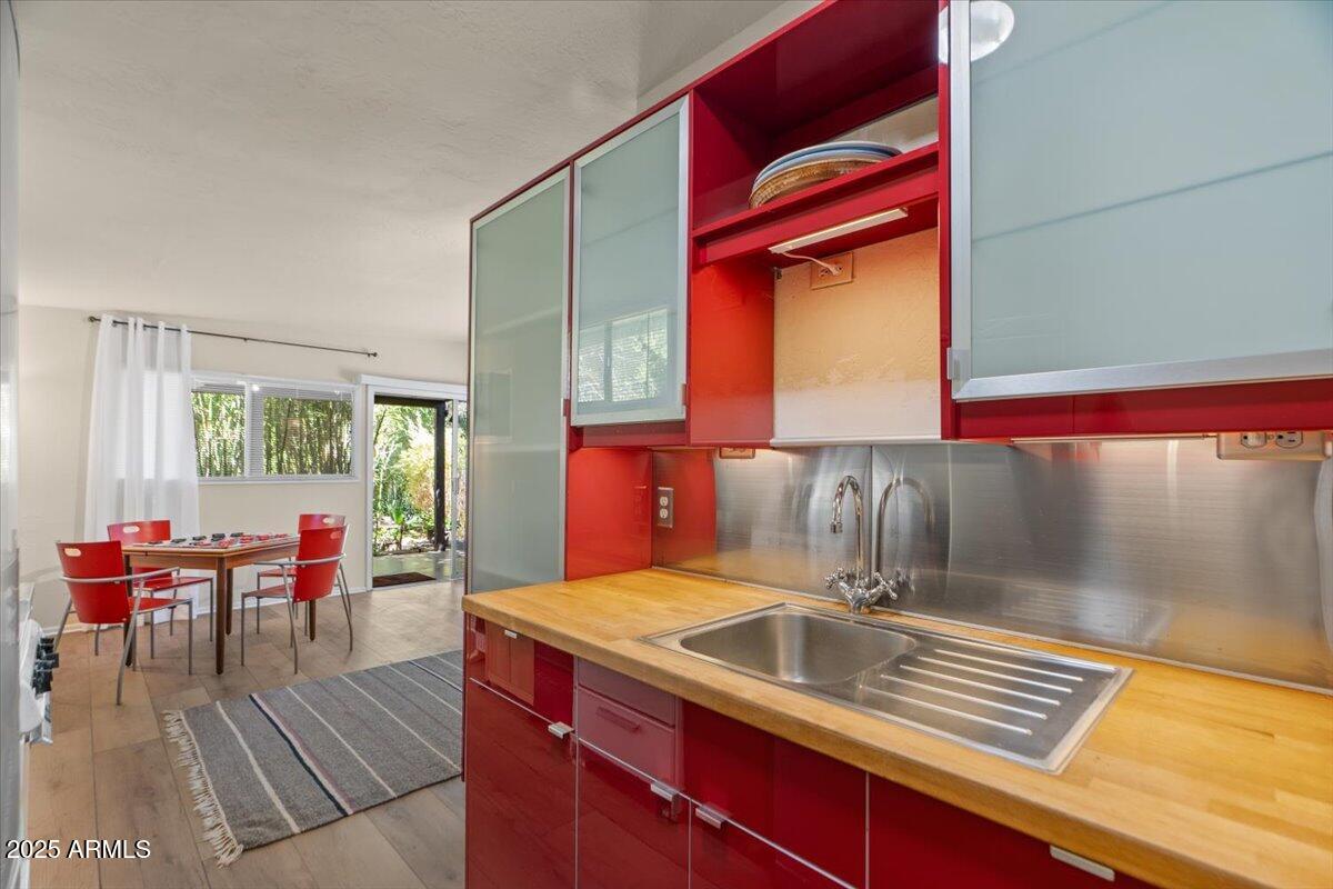 5410 E VERNON Avenue