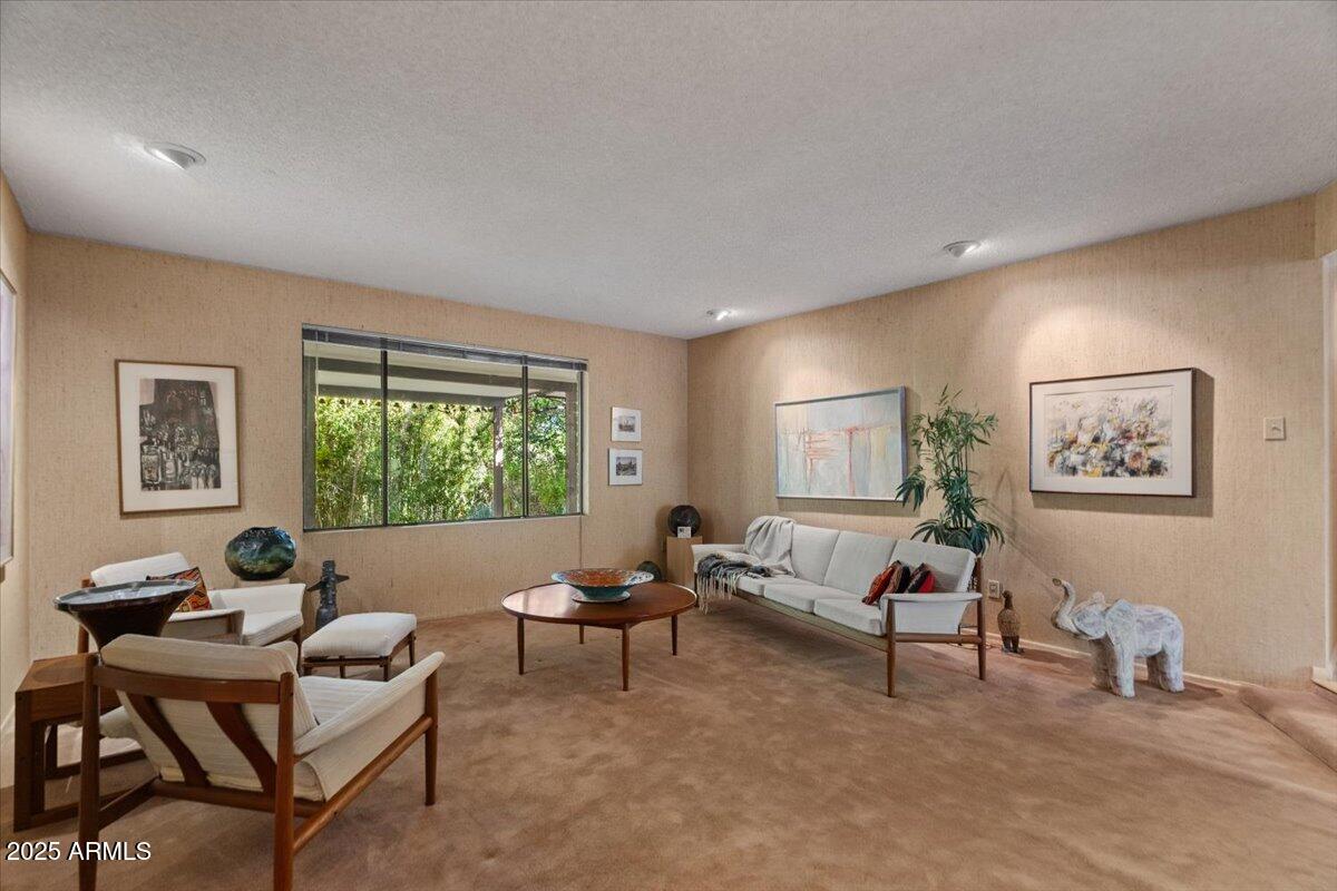 5410 E VERNON Avenue