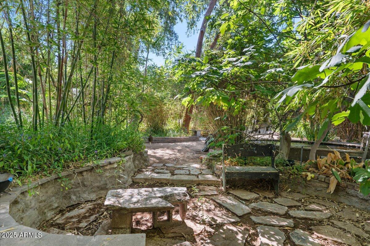 5410 E VERNON Avenue